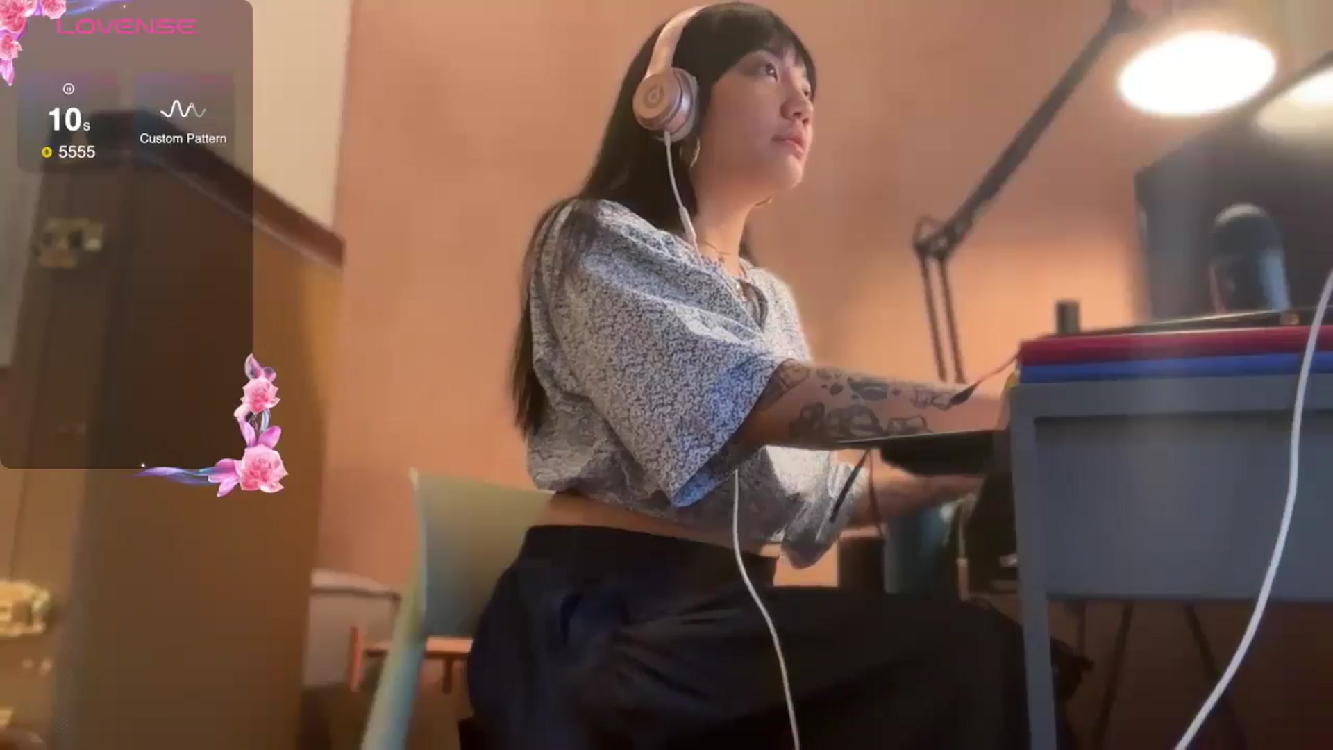 Gallery image thumbnail from luna_tsukiko's myfreecams stream on, 10/22/2024, 17:14 image 5 of 20