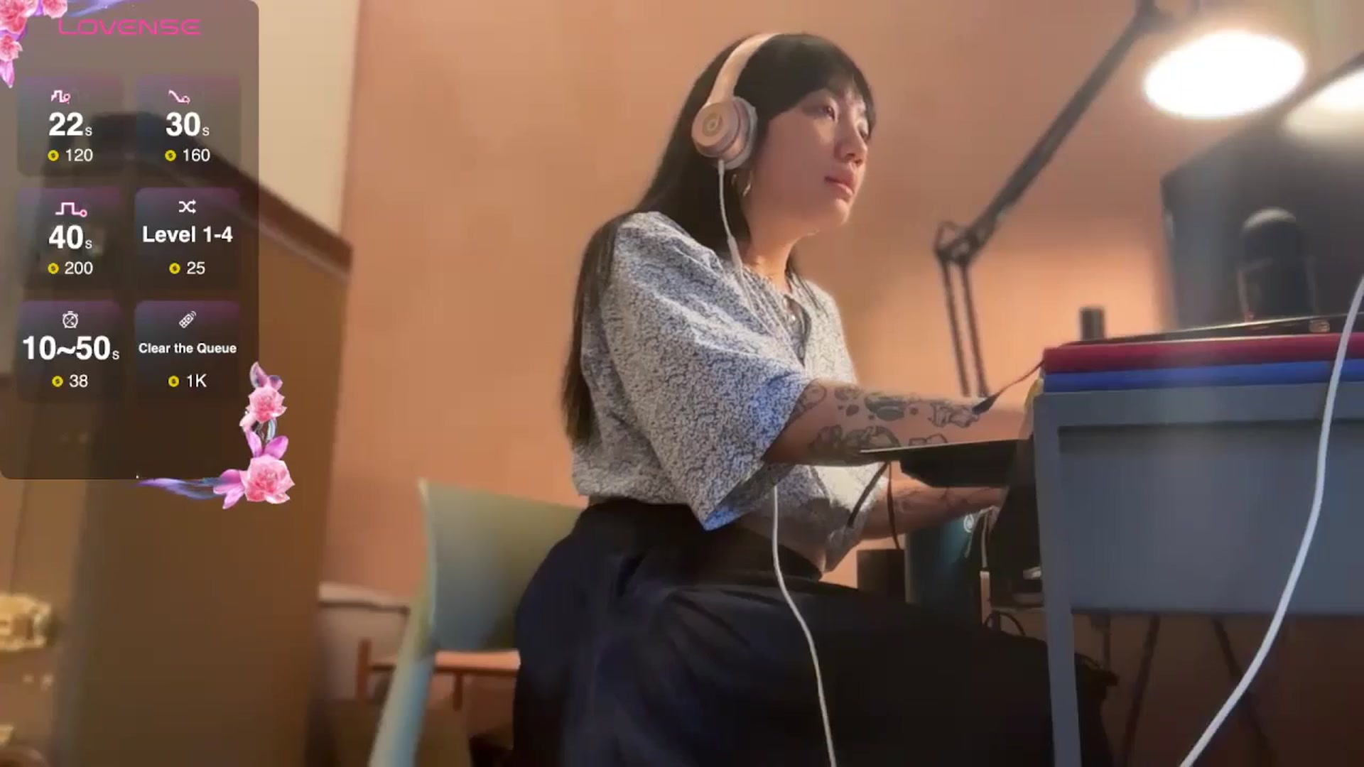 Gallery image thumbnail from luna_tsukiko's myfreecams stream on, 10/22/2024, 17:14 image 13 of 20