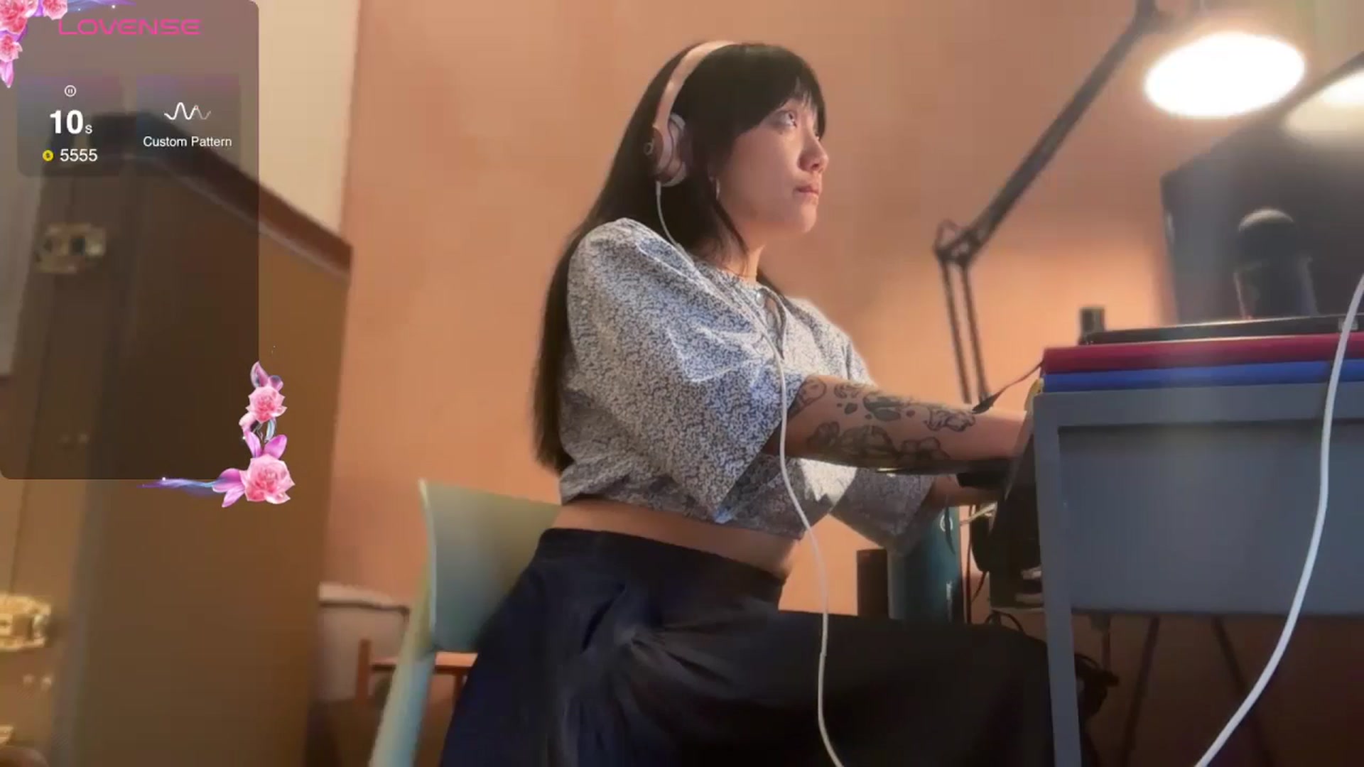 Gallery image thumbnail from luna_tsukiko's myfreecams stream on, 10/22/2024, 17:47 image 15 of 20