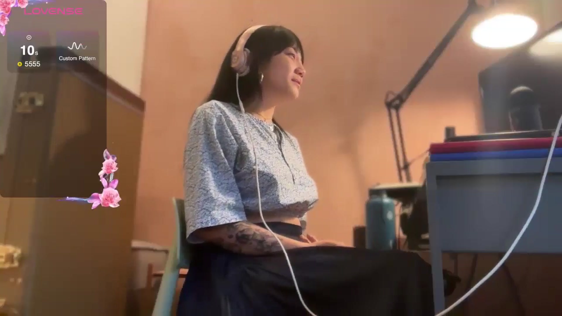 Gallery image thumbnail from luna_tsukiko's myfreecams stream on, 10/22/2024, 17:47 image 13 of 20