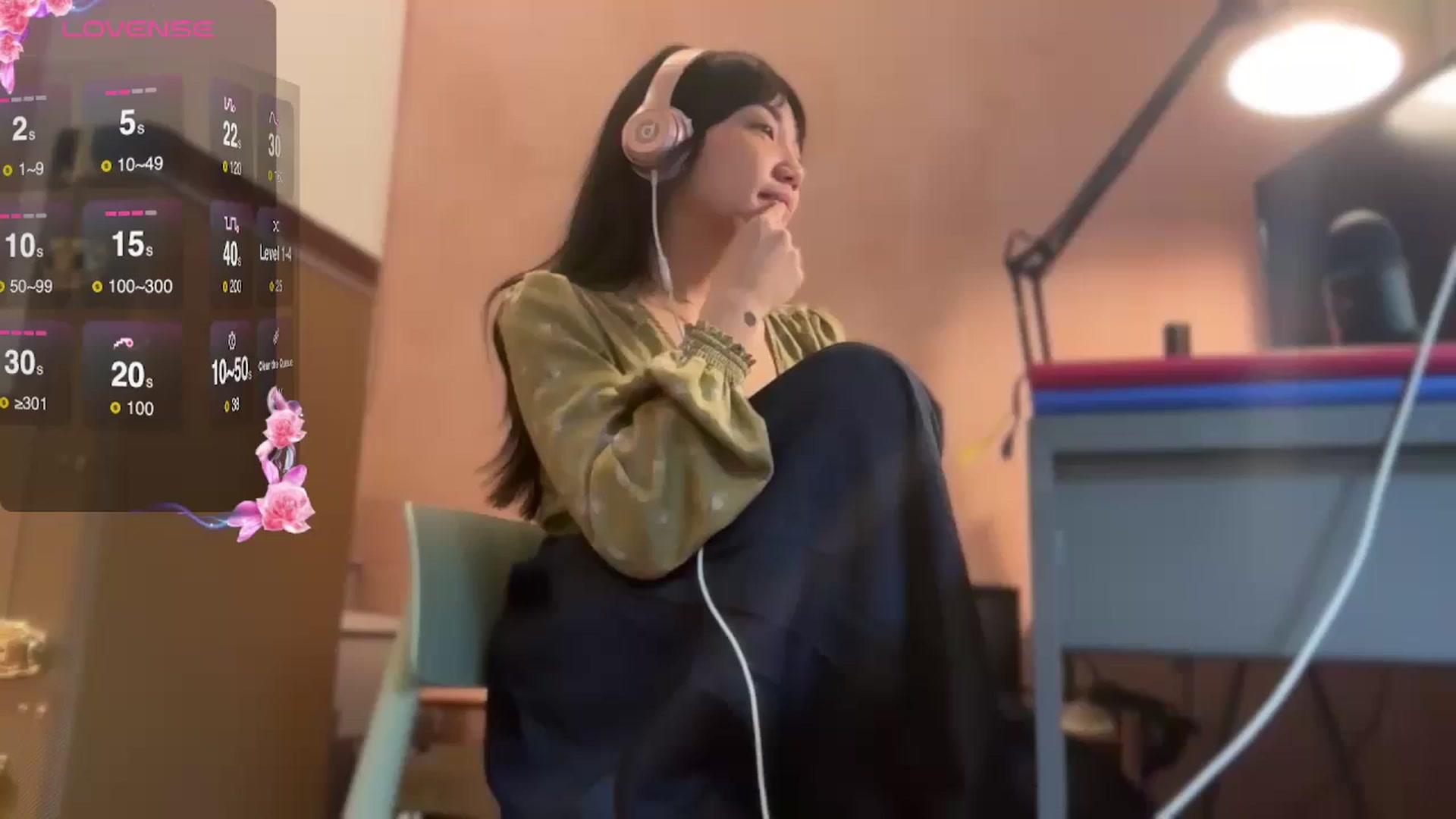 Gallery image thumbnail from luna_tsukiko's myfreecams stream on, 10/23/2024, 15:29 image 7 of 20