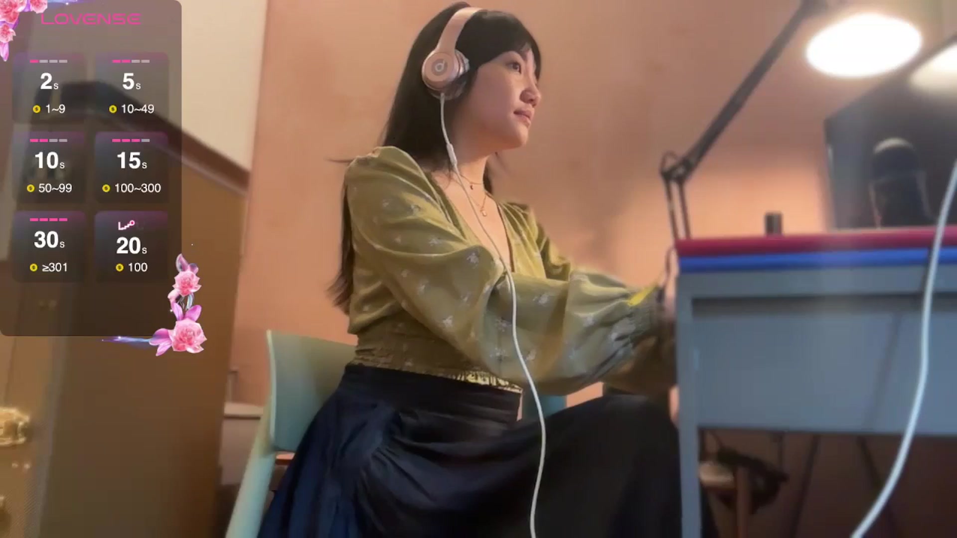 Gallery image thumbnail from luna_tsukiko's myfreecams stream on, 10/23/2024, 15:29 image 18 of 20