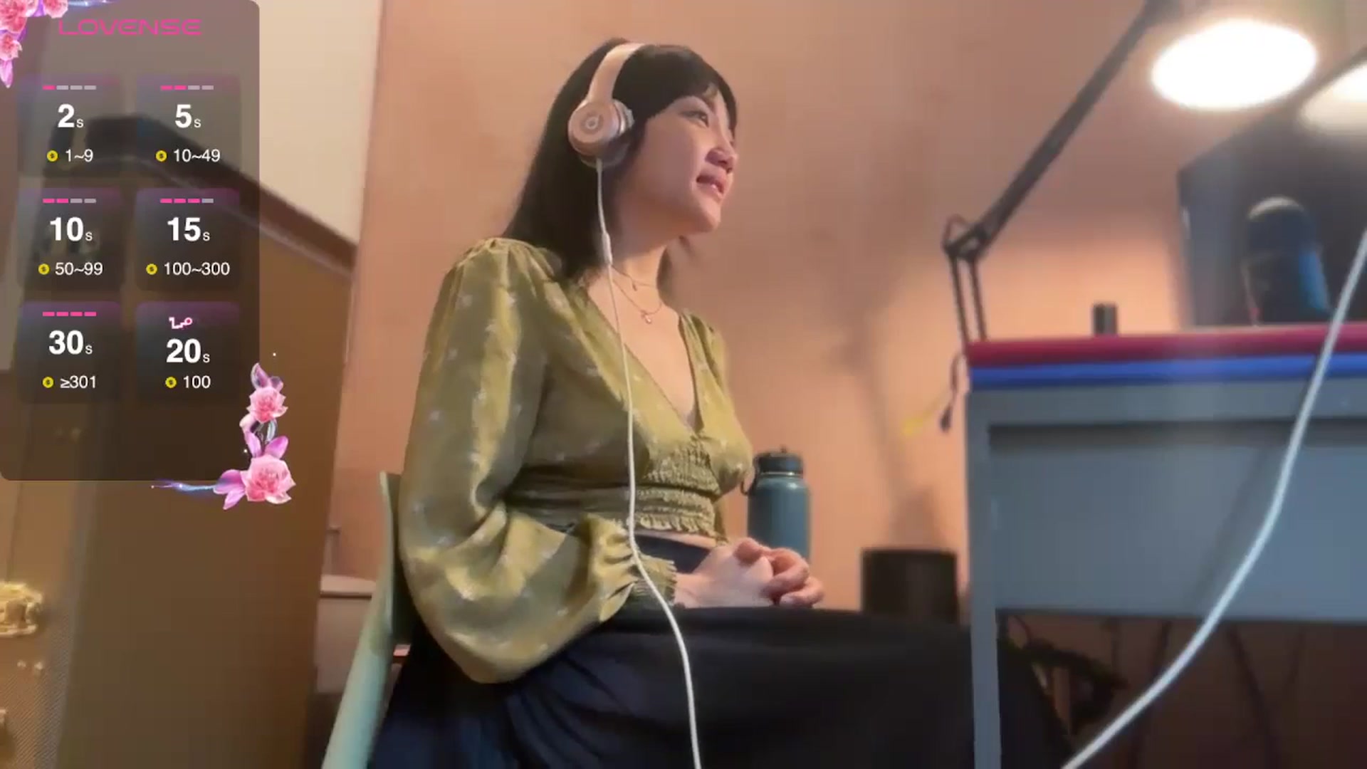 Gallery image thumbnail from luna_tsukiko's myfreecams stream on, 10/23/2024, 15:29 image 10 of 20