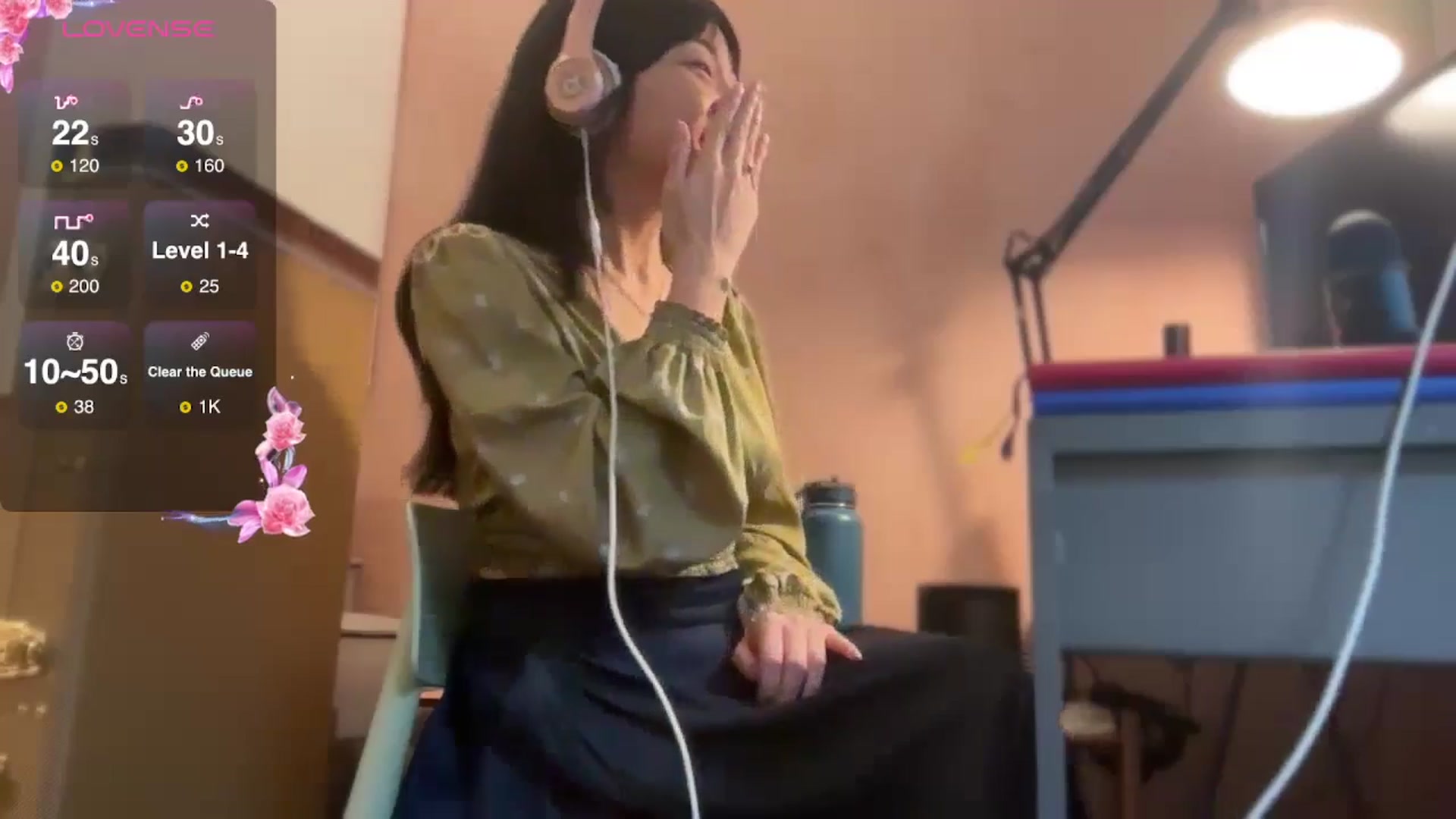 Gallery image thumbnail from luna_tsukiko's myfreecams stream on, 10/23/2024, 15:29 image 12 of 20