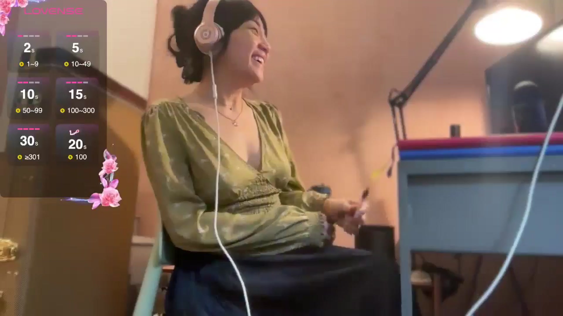 Gallery image thumbnail from luna_tsukiko's myfreecams stream on, 10/23/2024, 15:29 image 3 of 20
