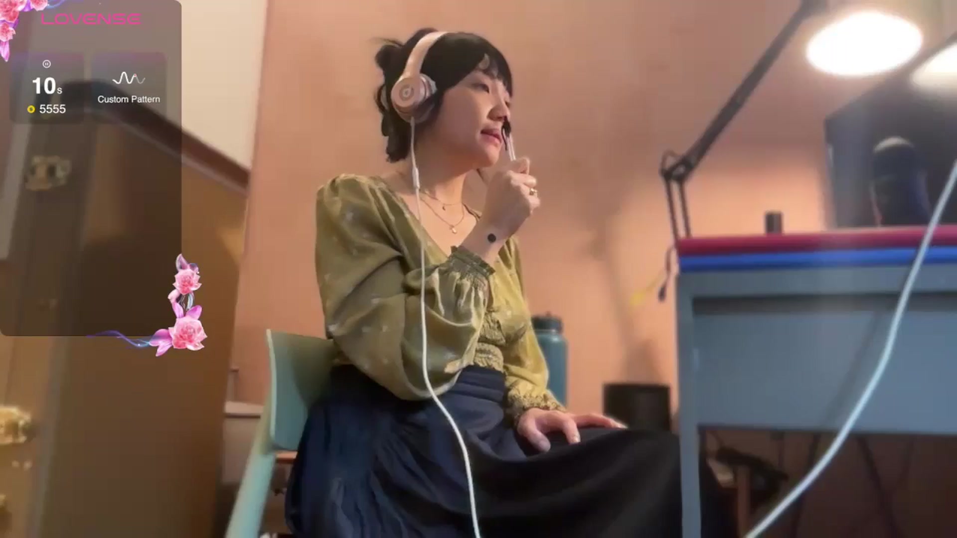 Gallery image thumbnail from luna_tsukiko's myfreecams stream on, 10/23/2024, 15:29 image 1 of 20