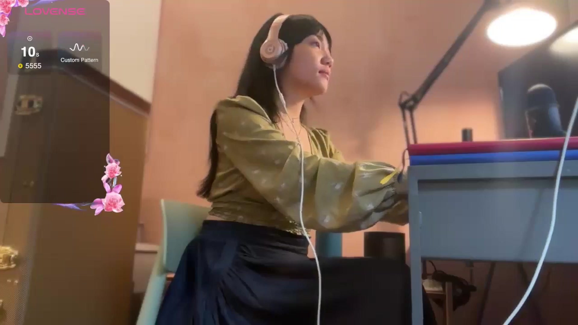 Gallery image thumbnail from luna_tsukiko's myfreecams stream on, 10/23/2024, 15:29 image 13 of 20