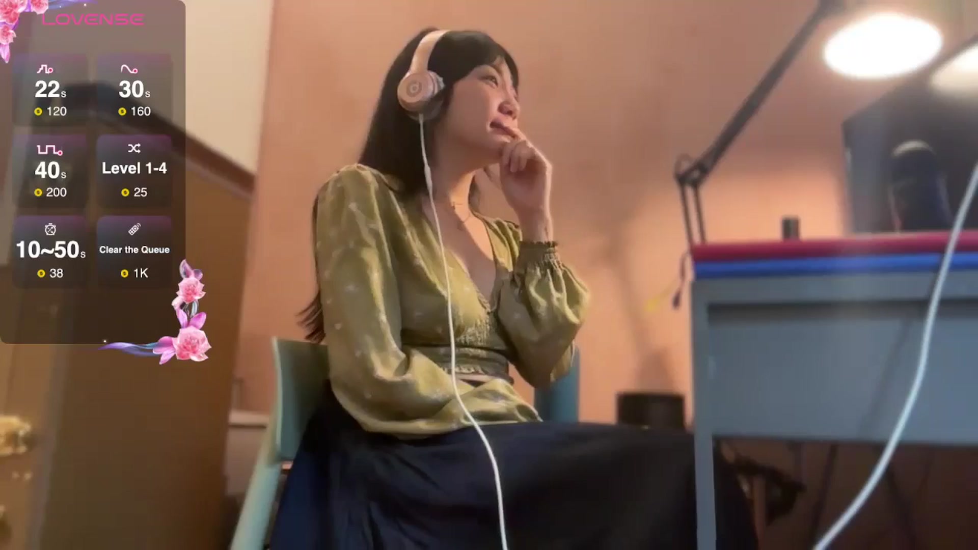 Gallery image thumbnail from luna_tsukiko's myfreecams stream on, 10/23/2024, 15:29 image 8 of 20