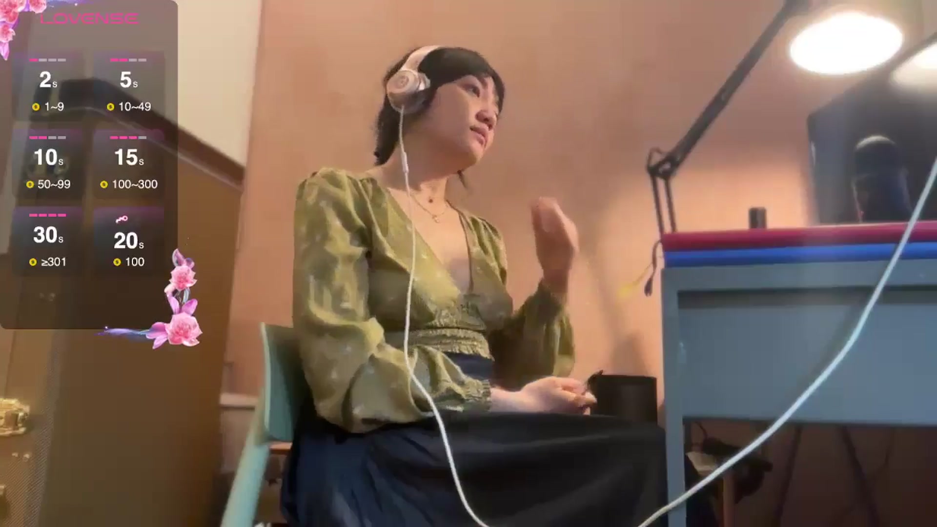 Gallery image thumbnail from luna_tsukiko's myfreecams stream on, 10/23/2024, 15:29 image 2 of 20
