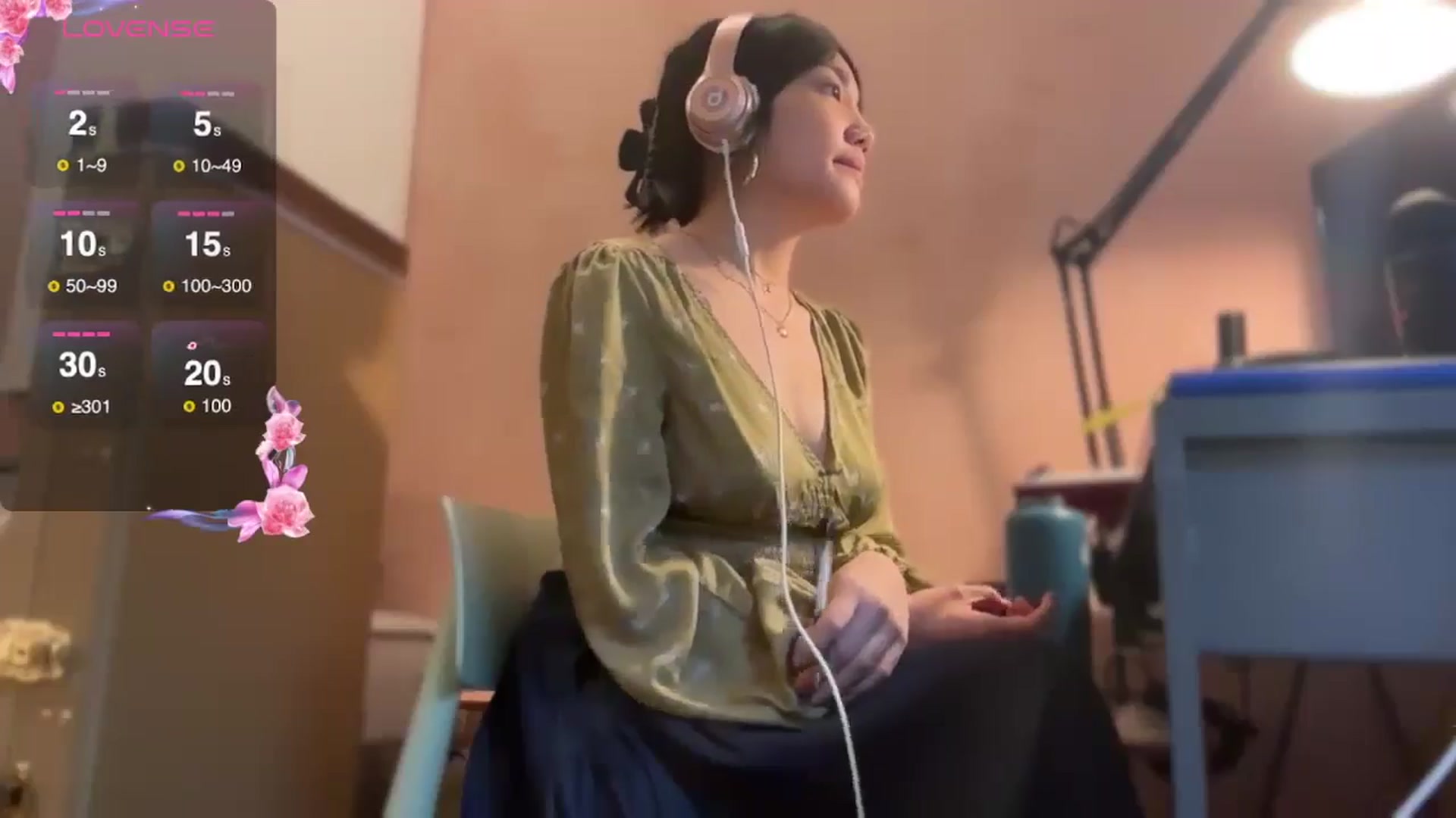 Gallery image thumbnail from luna_tsukiko's myfreecams stream on, 10/23/2024, 18:18 image 16 of 20