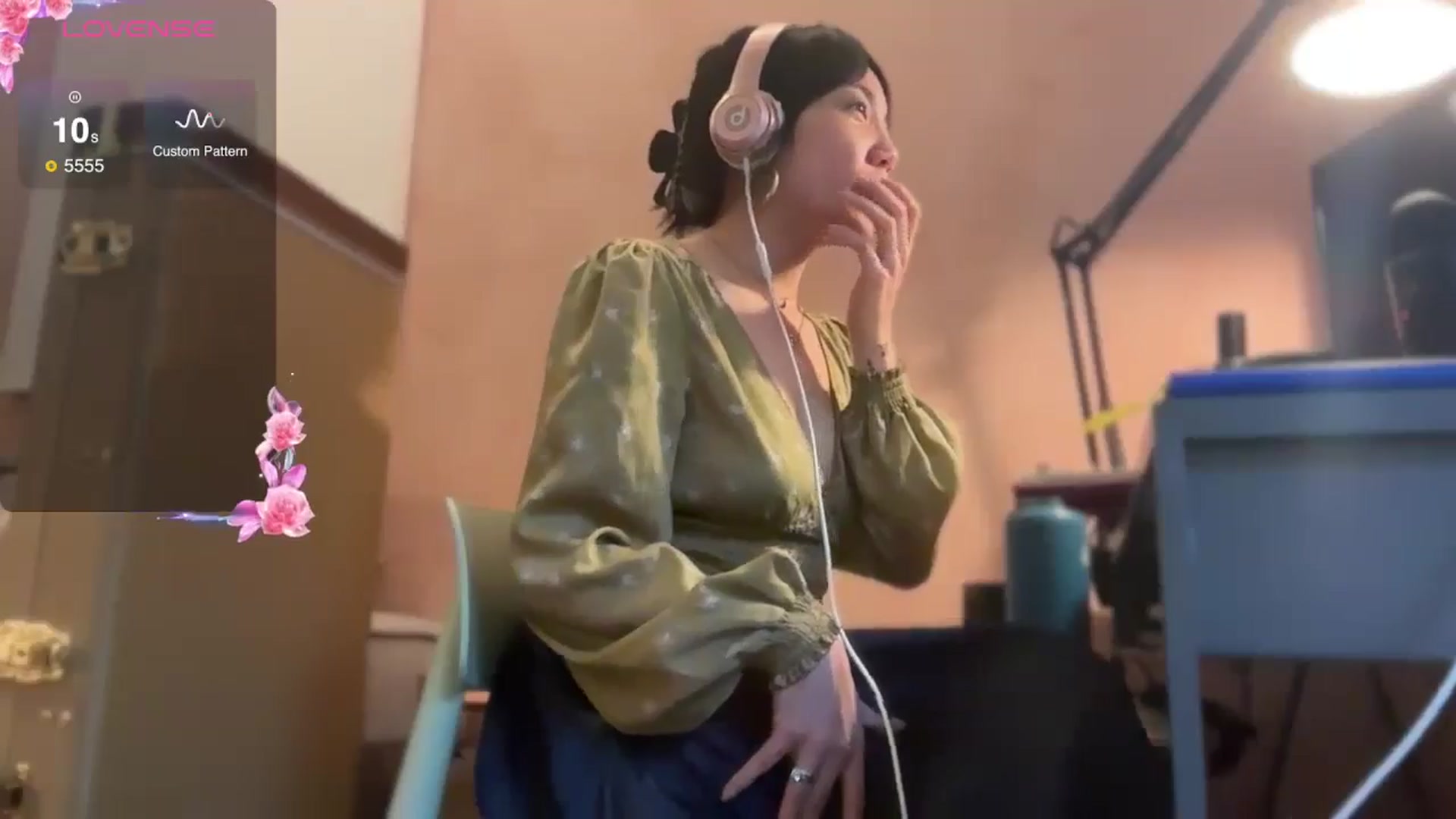 Gallery image thumbnail from luna_tsukiko's myfreecams stream on, 10/23/2024, 18:18 image 19 of 20