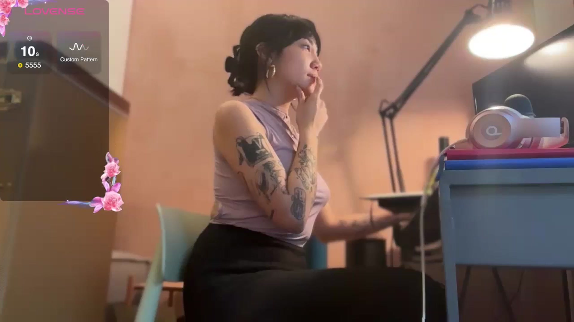 Gallery image thumbnail from luna_tsukiko's myfreecams stream on, 10/24/2024, 16:31 image 2 of 20