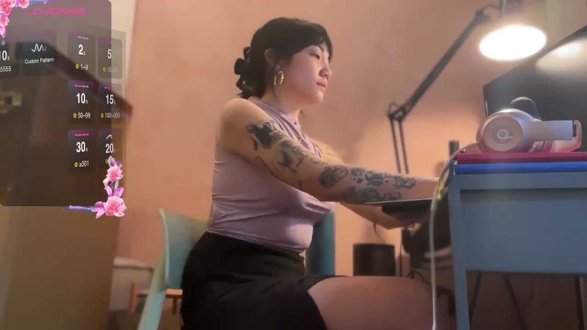 Gallery image thumbnail from luna_tsukiko's myfreecams stream on, 10/24/2024, 16:31 image 7 of 20