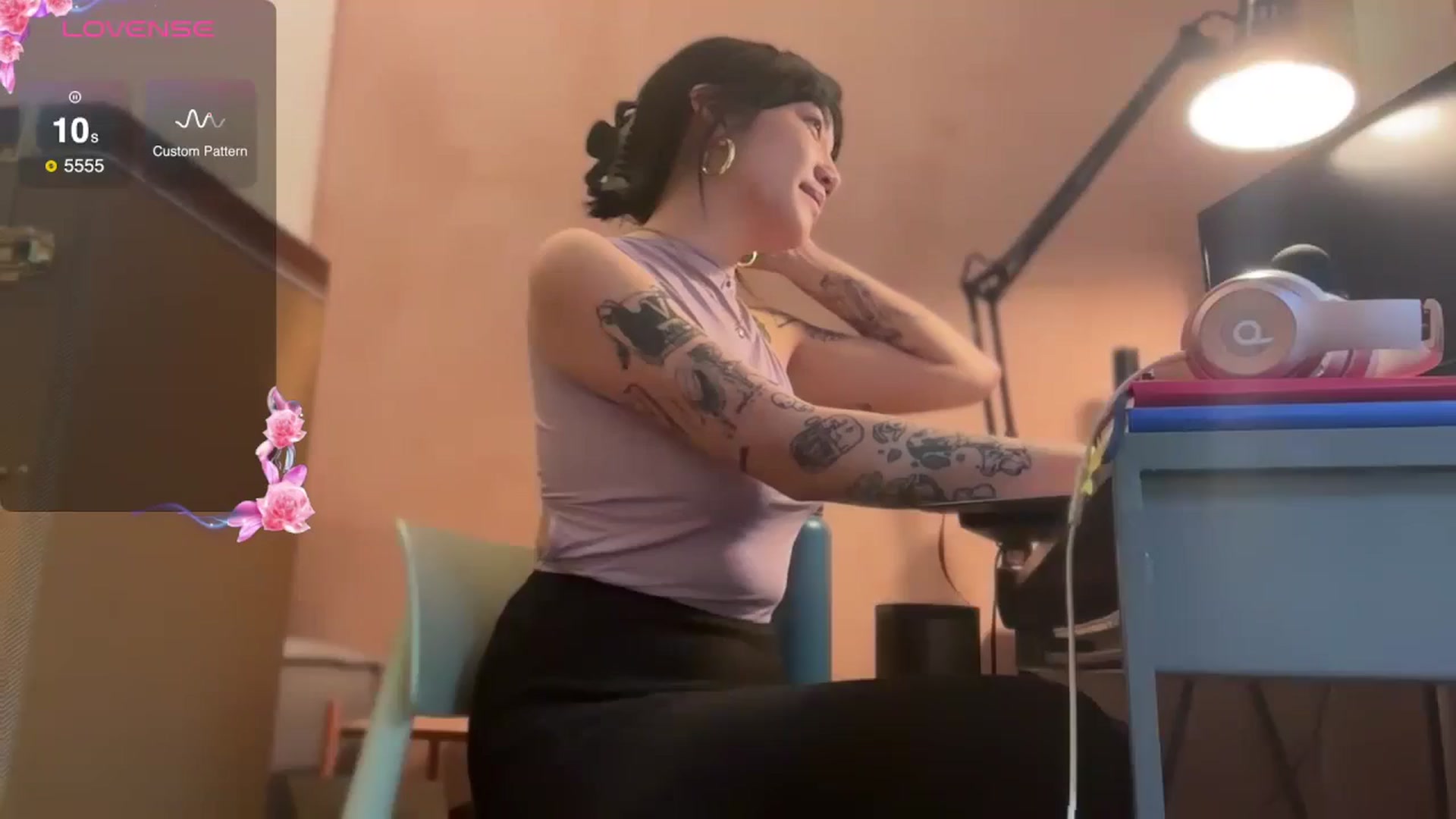 Gallery image thumbnail from luna_tsukiko's myfreecams stream on, 10/24/2024, 16:31 image 1 of 20