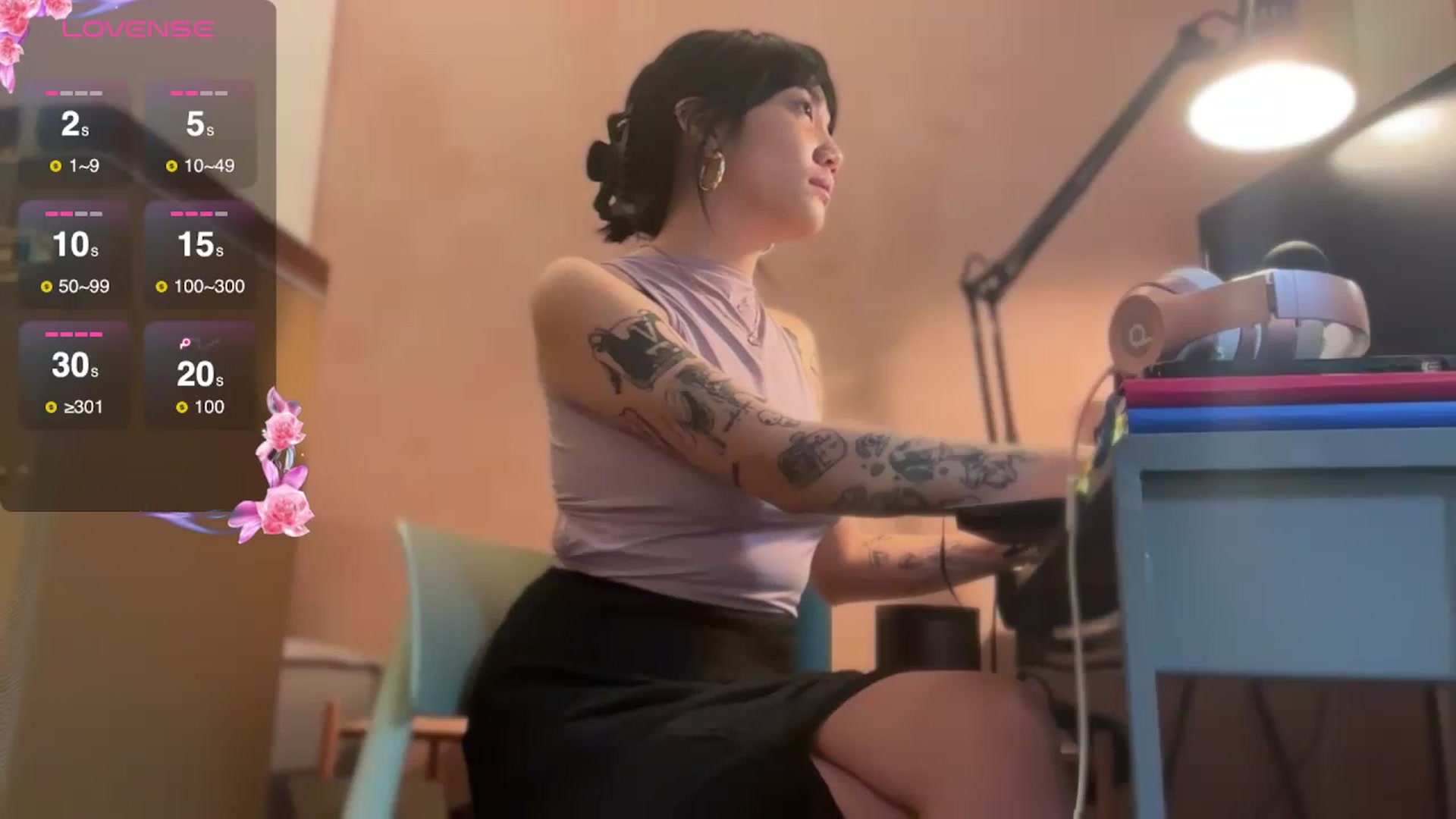 Gallery image thumbnail from luna_tsukiko's myfreecams stream on, 10/24/2024, 16:31 image 14 of 20
