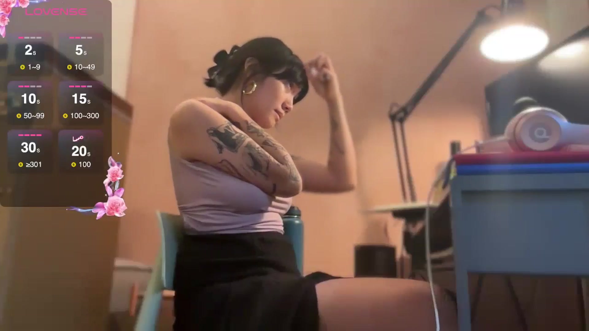 Gallery image thumbnail from luna_tsukiko's myfreecams stream on, 10/24/2024, 17:25 image 11 of 20