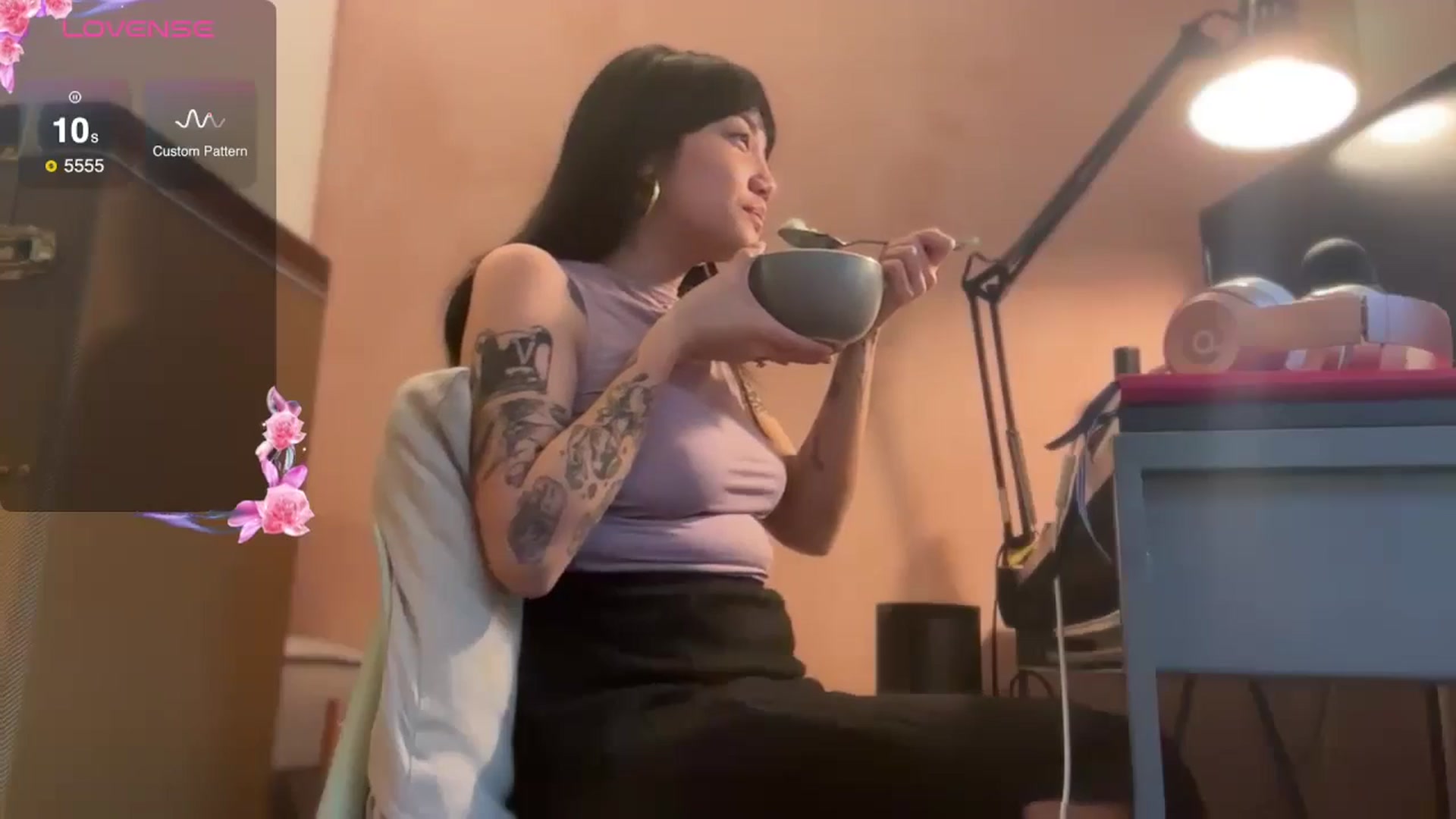 Gallery image thumbnail from luna_tsukiko's myfreecams stream on, 10/24/2024, 18:18 image 14 of 20