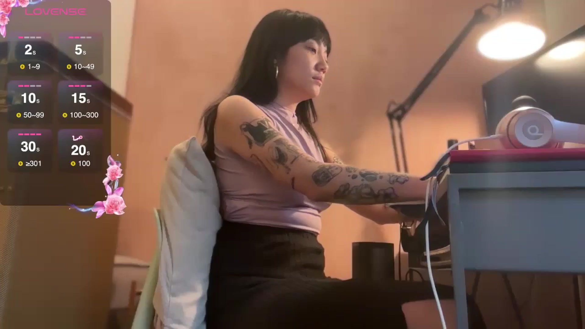 Gallery image thumbnail from luna_tsukiko's myfreecams stream on, 10/24/2024, 18:18 image 5 of 20