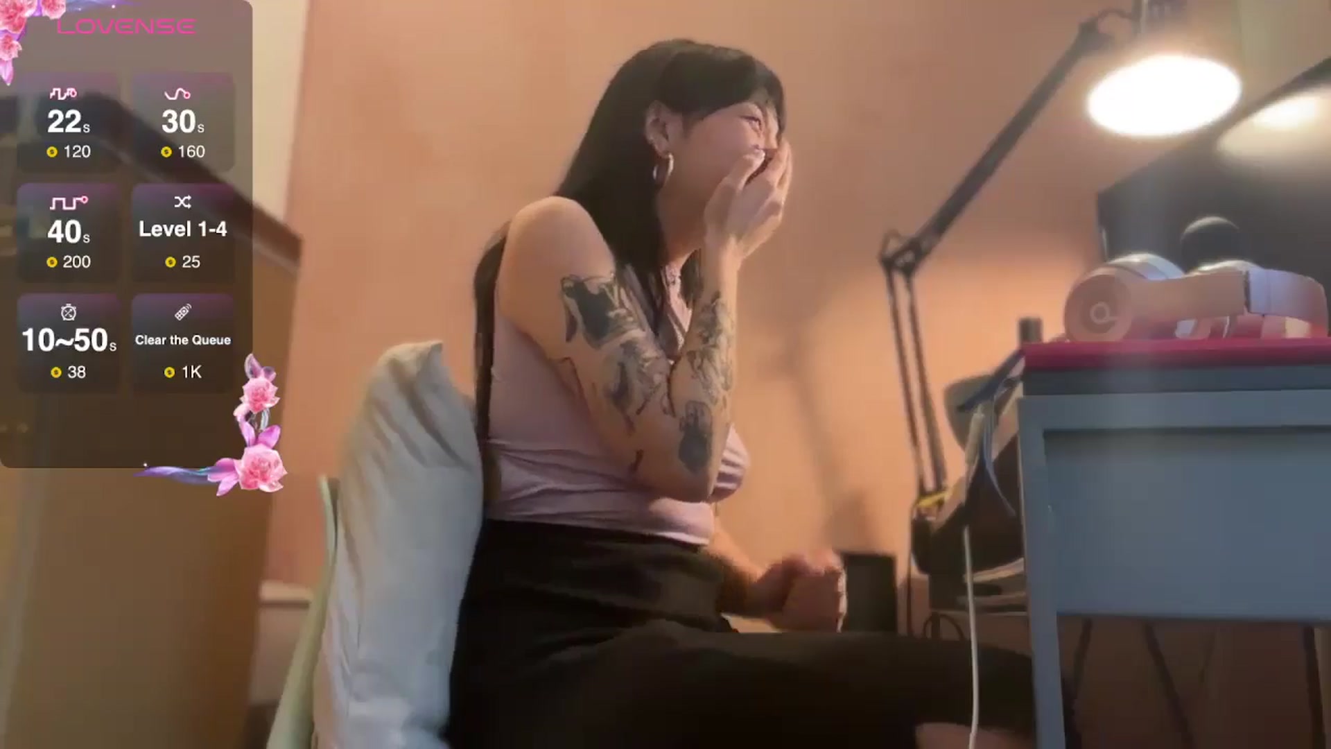 Gallery image thumbnail from luna_tsukiko's myfreecams stream on, 10/24/2024, 18:18 image 18 of 20
