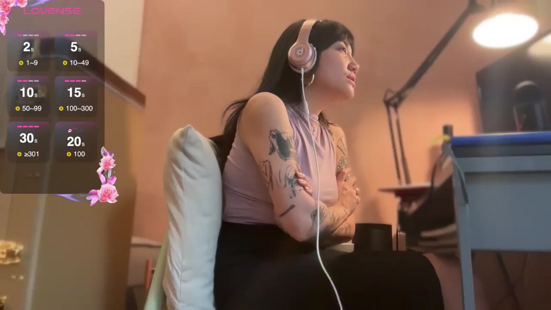 Gallery image thumbnail from luna_tsukiko's myfreecams stream on, 10/24/2024, 19:51 image 1 of 20