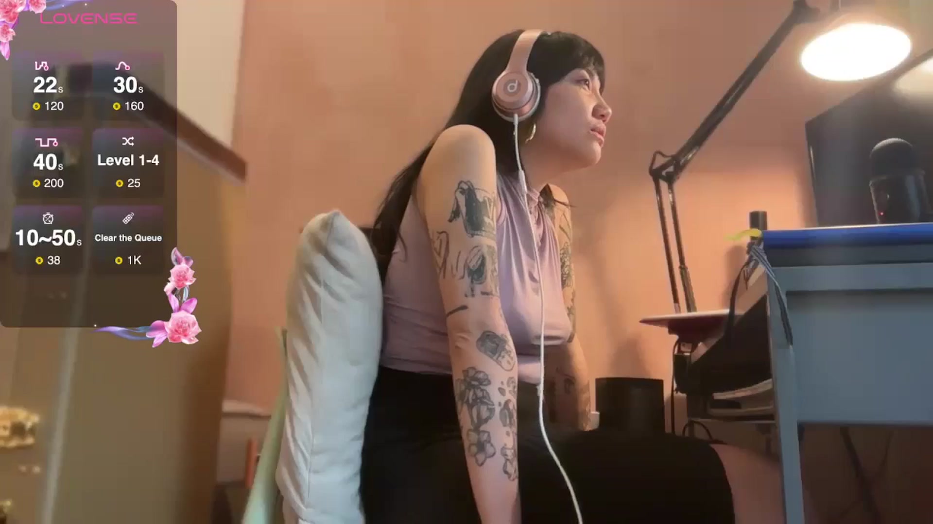 Gallery image thumbnail from luna_tsukiko's myfreecams stream on, 10/24/2024, 19:51 image 3 of 20
