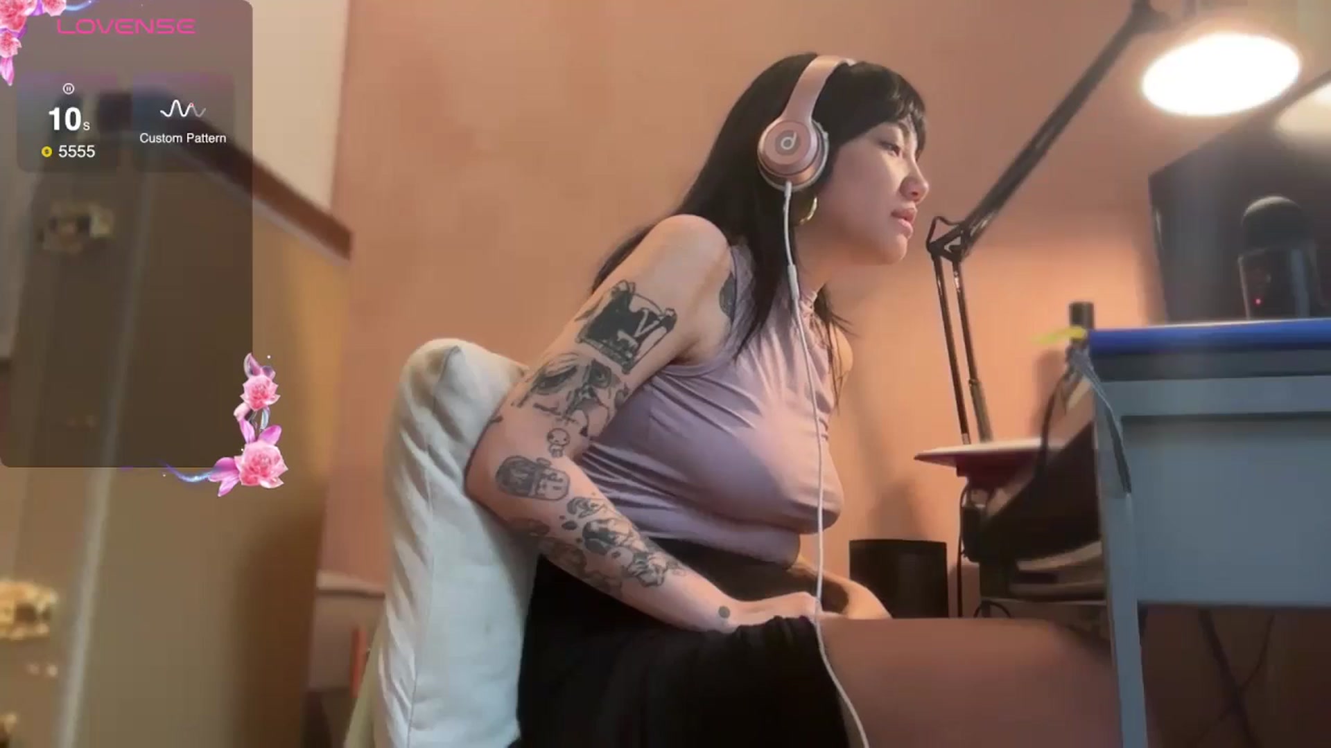 Gallery image thumbnail from luna_tsukiko's myfreecams stream on, 10/24/2024, 19:51 image 16 of 20