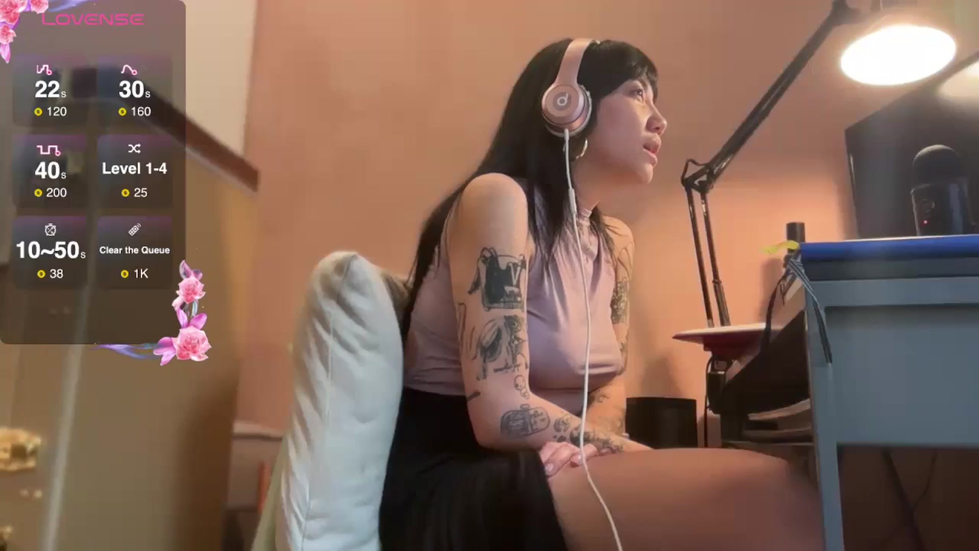 Gallery image thumbnail from luna_tsukiko's myfreecams stream on, 10/24/2024, 19:51 image 17 of 20