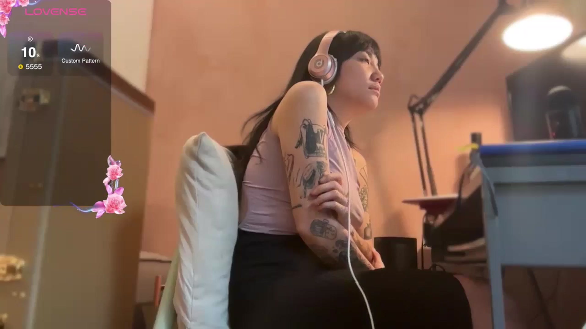 Gallery image thumbnail from luna_tsukiko's myfreecams stream on, 10/24/2024, 19:51 image 2 of 20