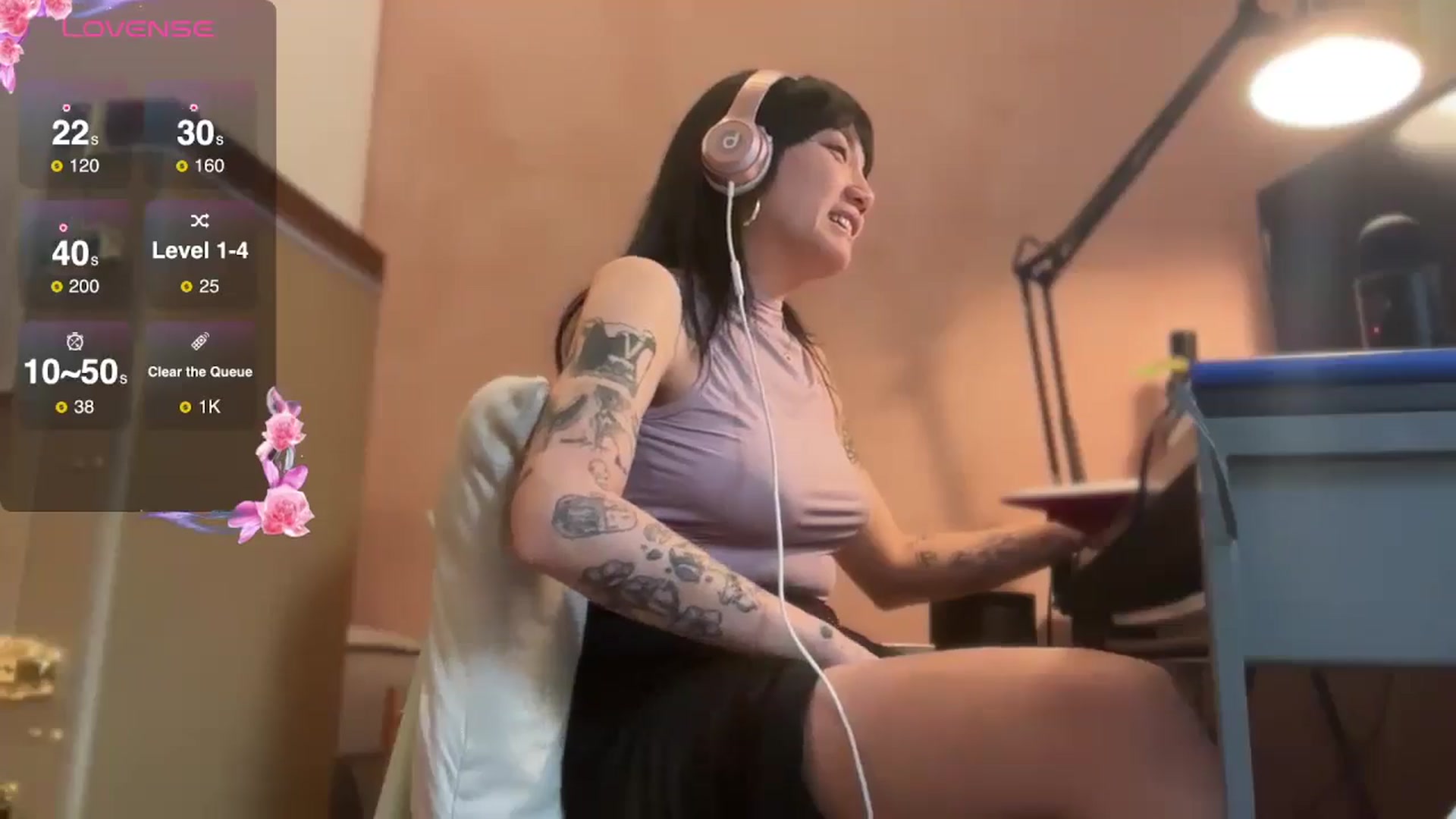Gallery image thumbnail from luna_tsukiko's myfreecams stream on, 10/24/2024, 19:51 image 18 of 20
