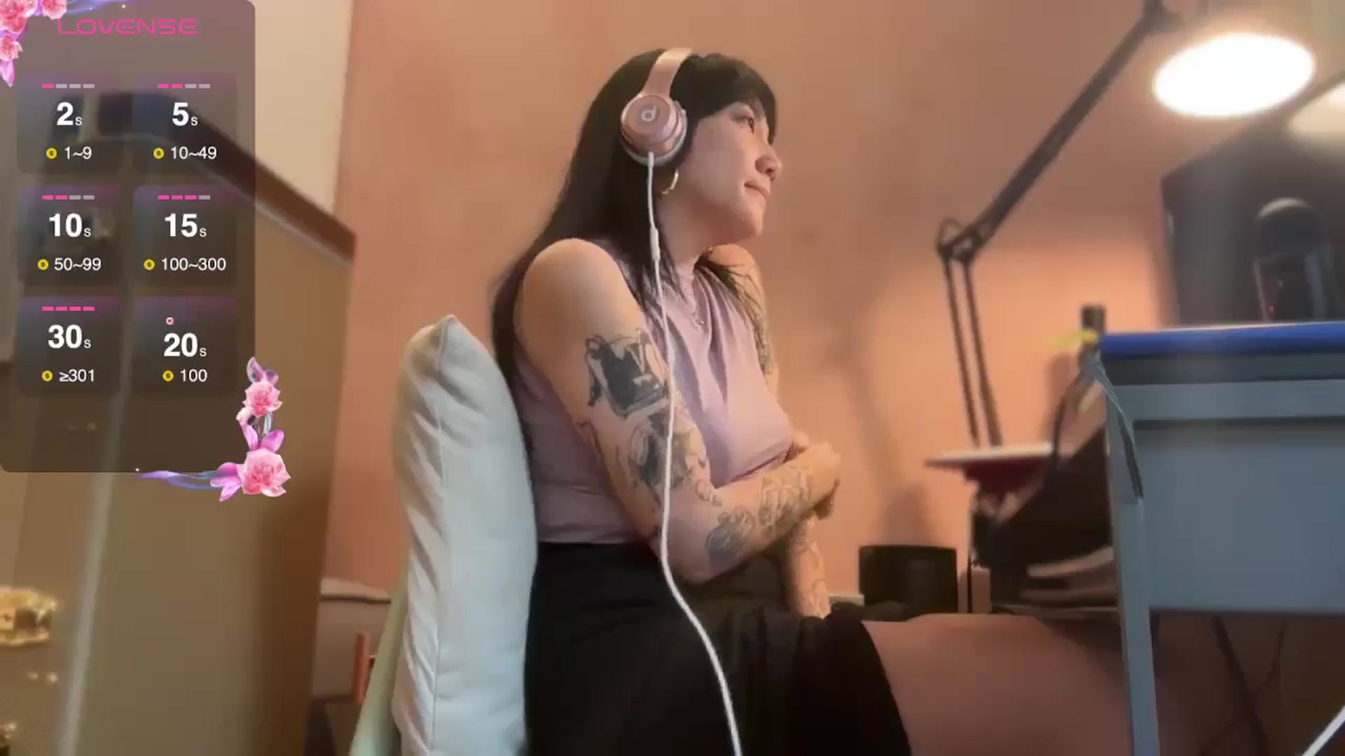 Gallery image thumbnail from luna_tsukiko's myfreecams stream on, 10/24/2024, 19:51 image 10 of 20