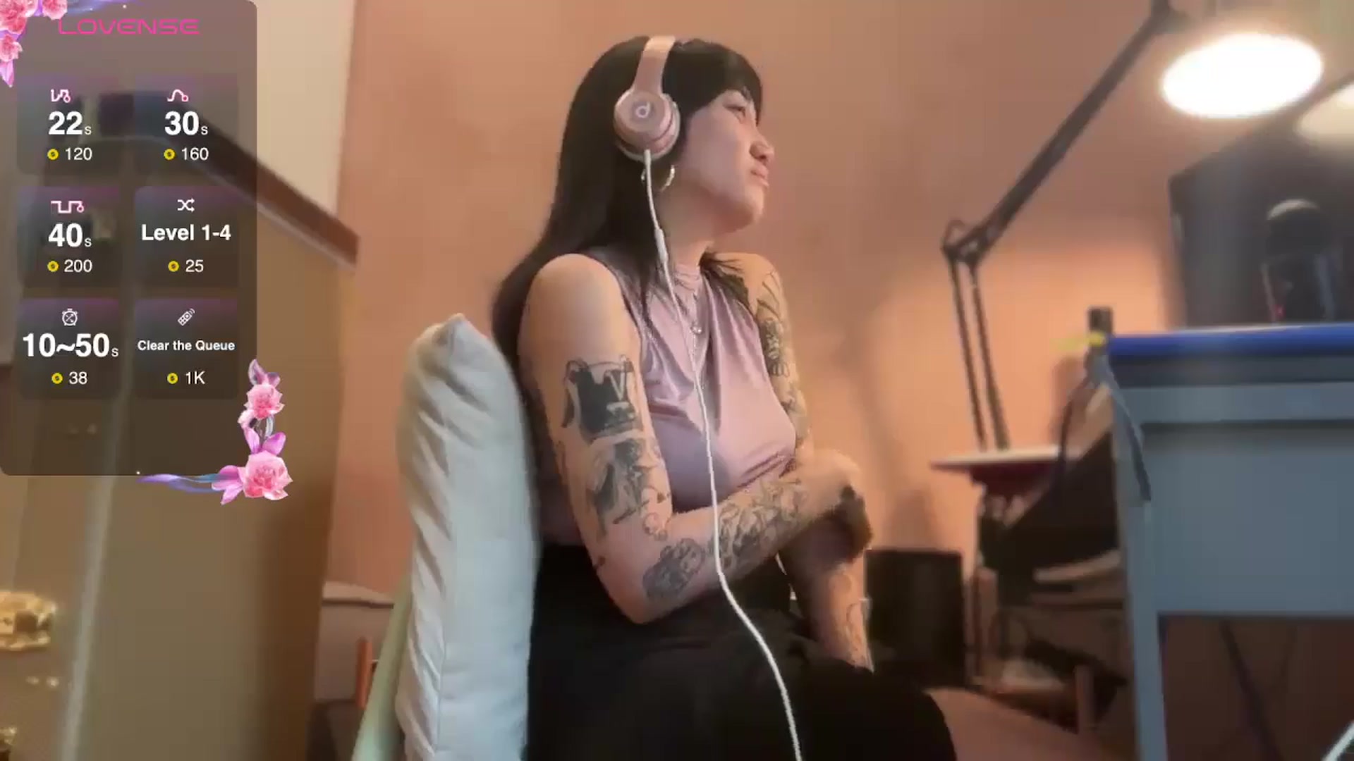 Gallery image thumbnail from luna_tsukiko's myfreecams stream on, 10/24/2024, 19:51 image 9 of 20