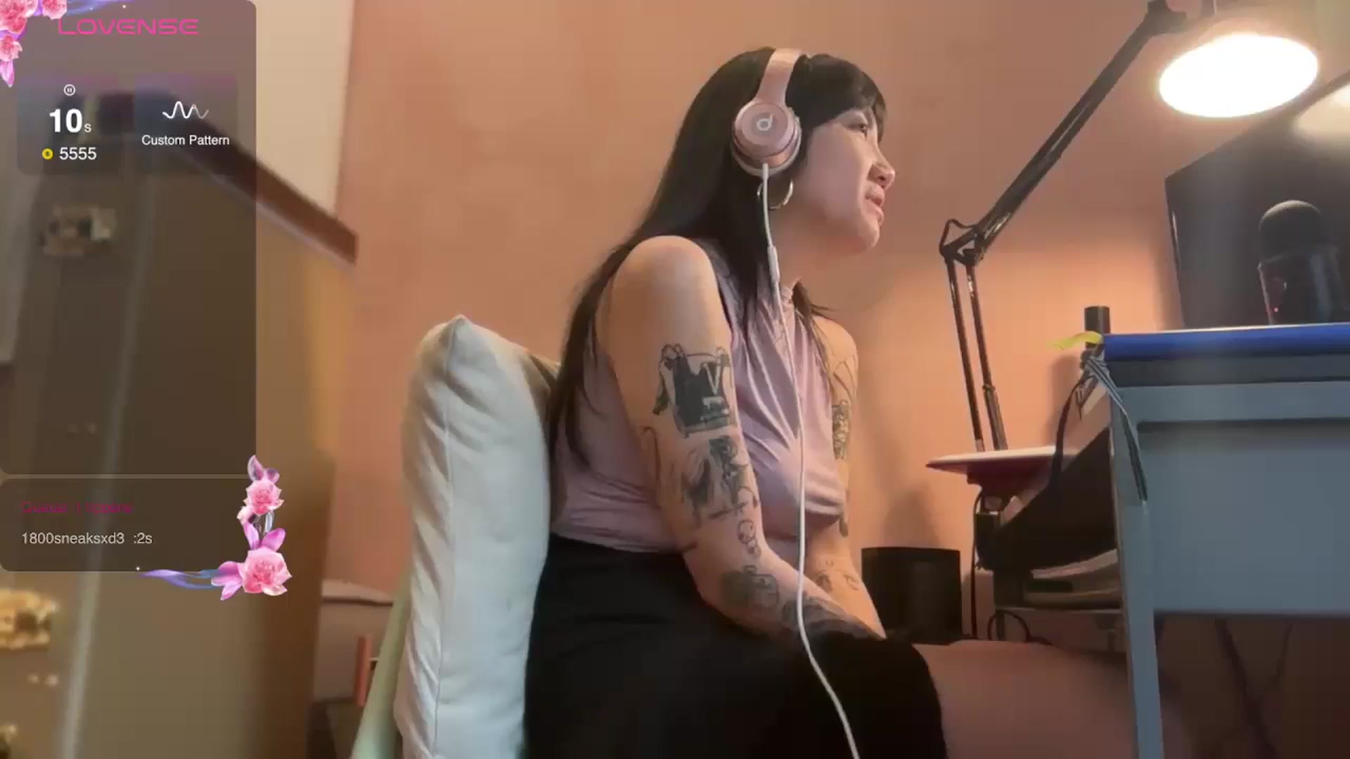 Gallery image thumbnail from luna_tsukiko's myfreecams stream on, 10/24/2024, 19:51 image 11 of 20