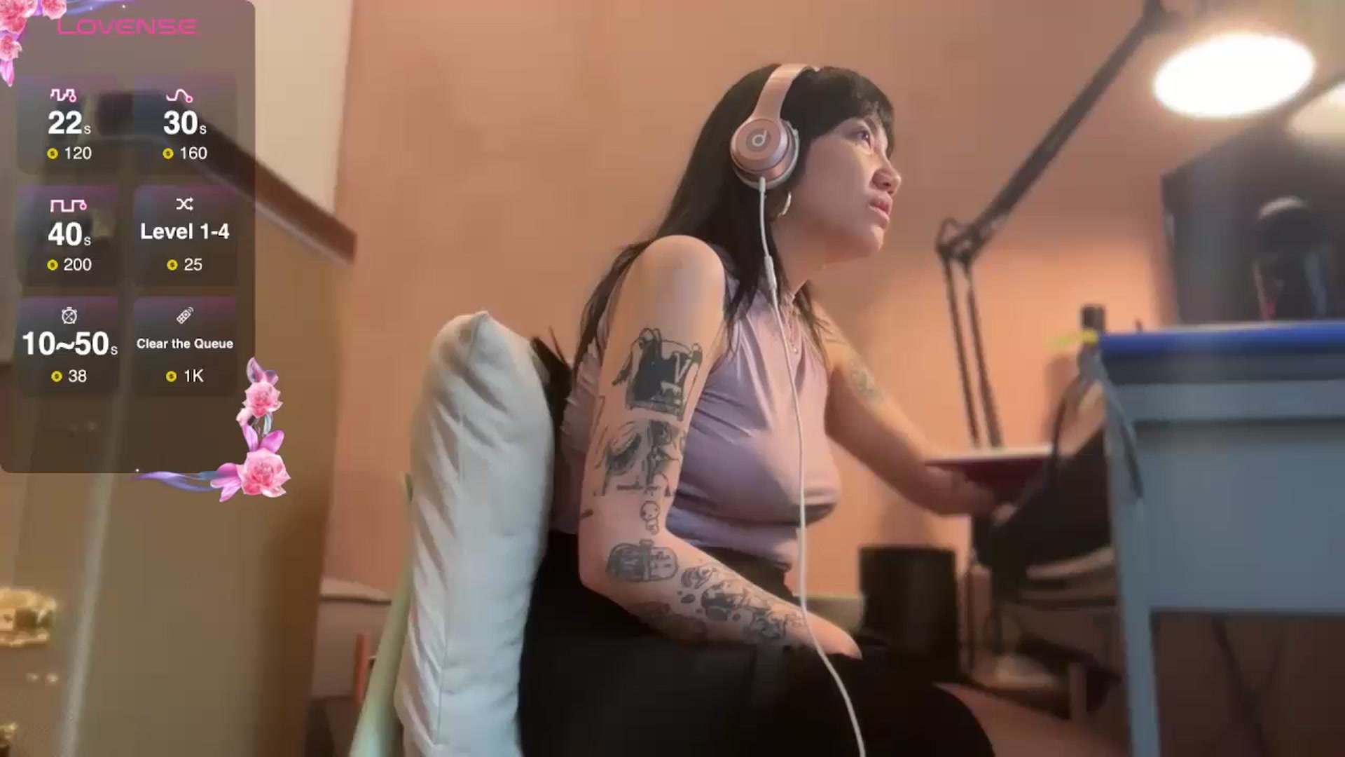 Gallery image thumbnail from luna_tsukiko's myfreecams stream on, 10/24/2024, 19:51 image 6 of 20