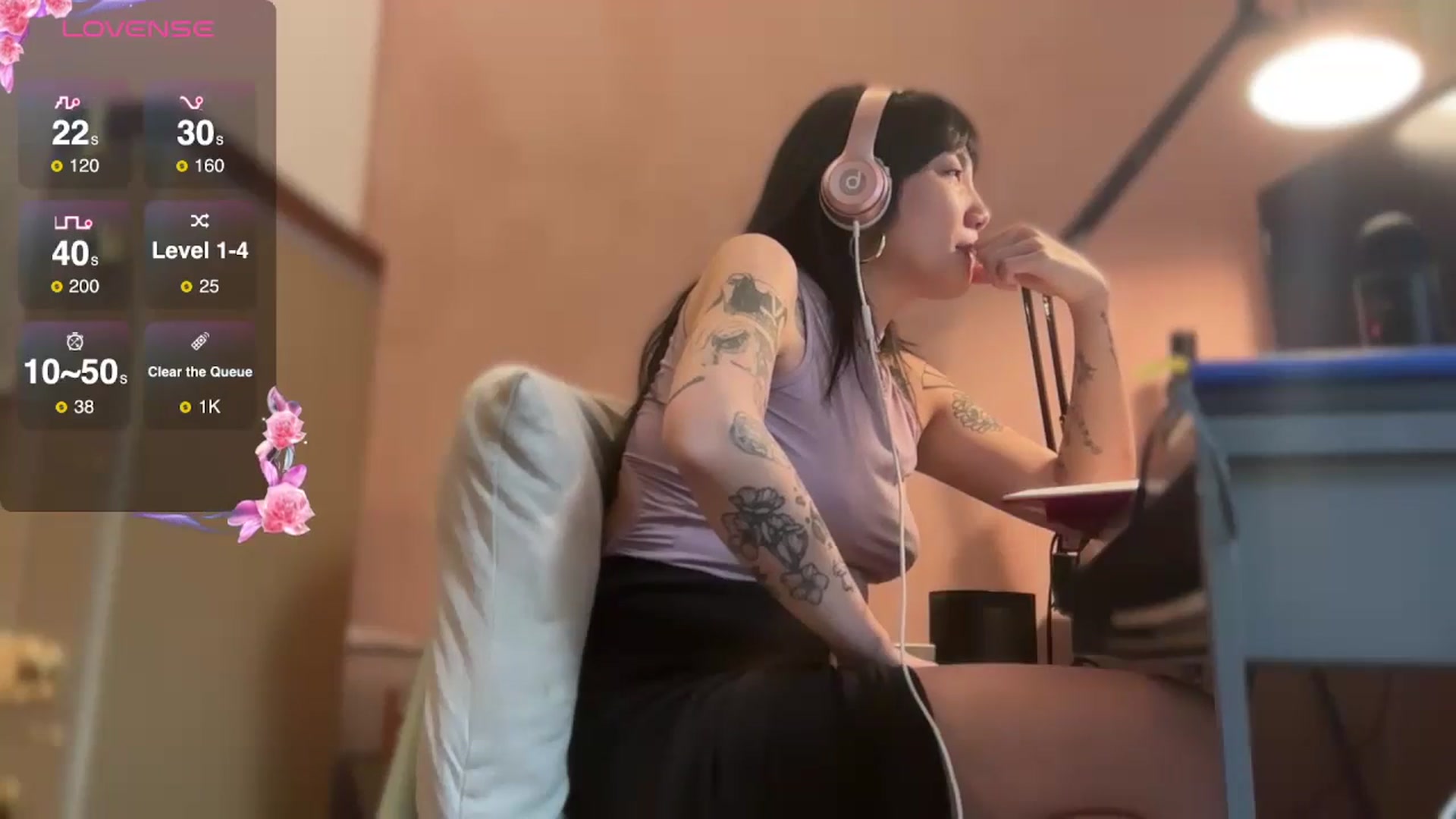 Gallery image thumbnail from luna_tsukiko's myfreecams stream on, 10/24/2024, 19:51 image 14 of 20