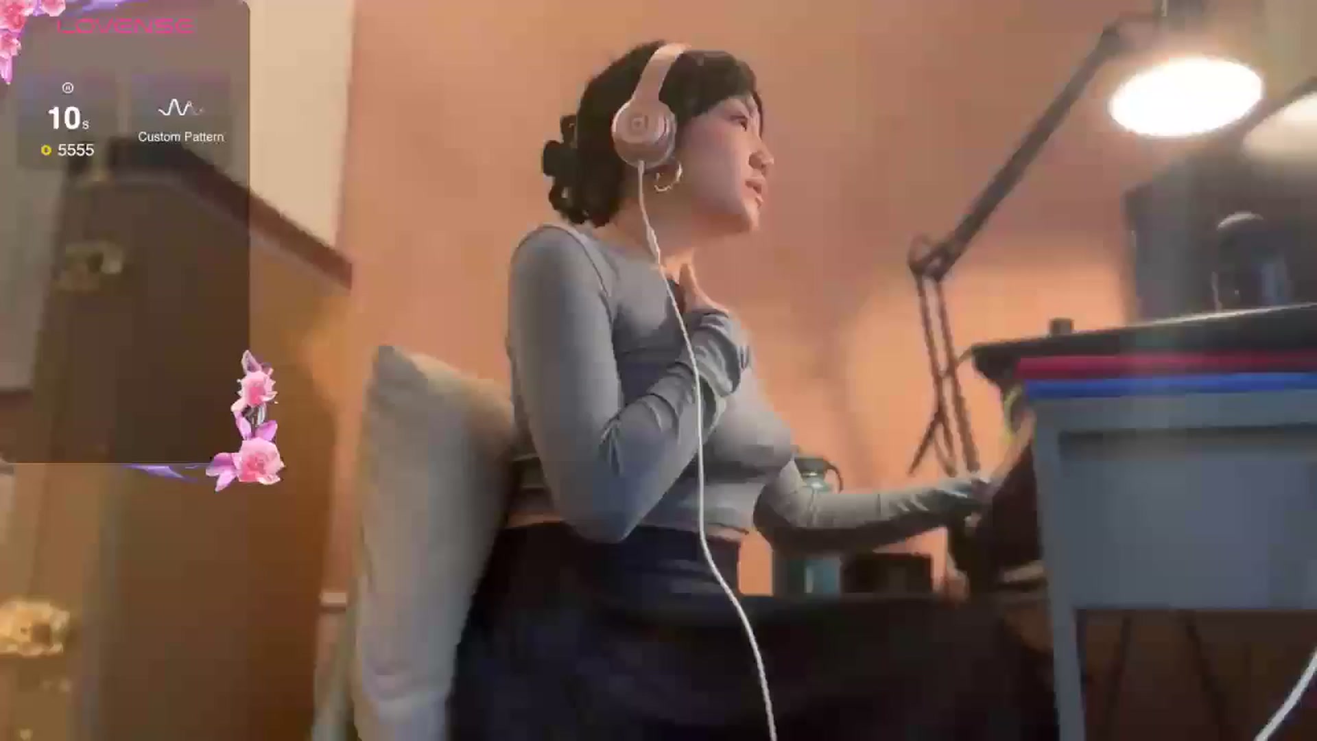 Gallery image thumbnail from luna_tsukiko's myfreecams stream on, 10/25/2024, 16:41 image 6 of 20
