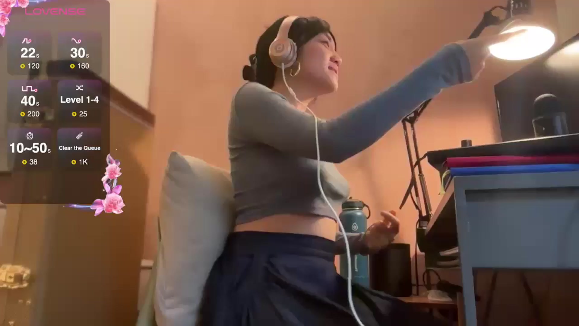 Gallery image thumbnail from luna_tsukiko's myfreecams stream on, 10/25/2024, 16:41 image 11 of 20