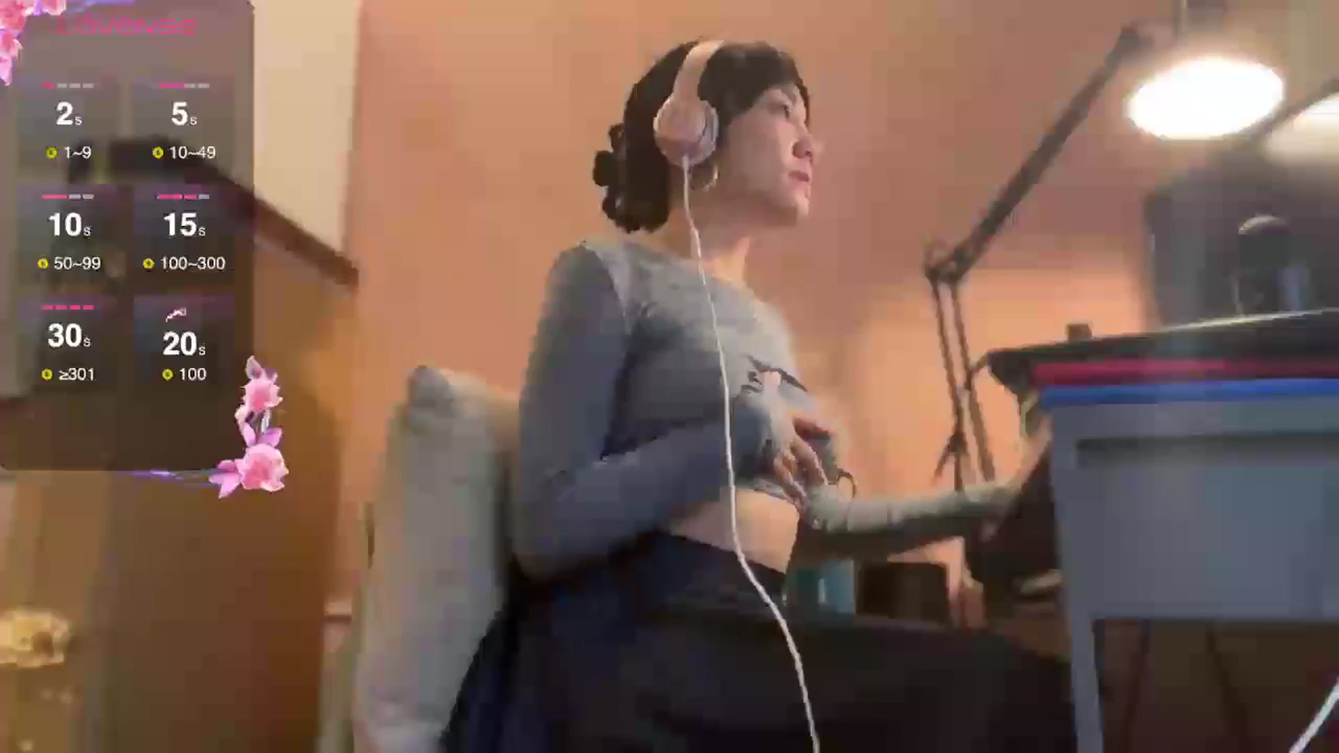 Gallery image thumbnail from luna_tsukiko's myfreecams stream on, 10/25/2024, 16:41 image 20 of 20
