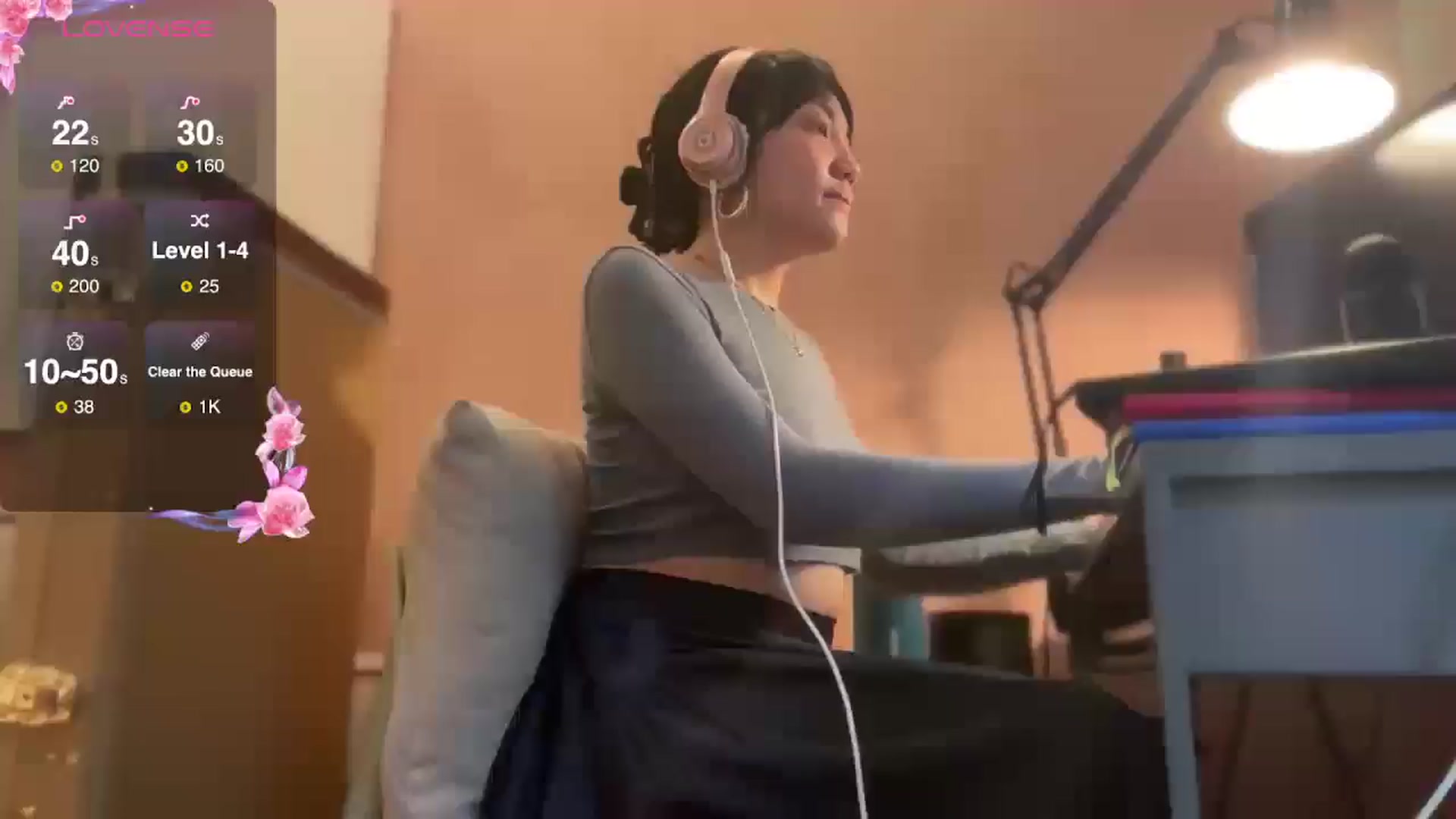 Gallery image thumbnail from luna_tsukiko's myfreecams stream on, 10/25/2024, 16:41 image 19 of 20