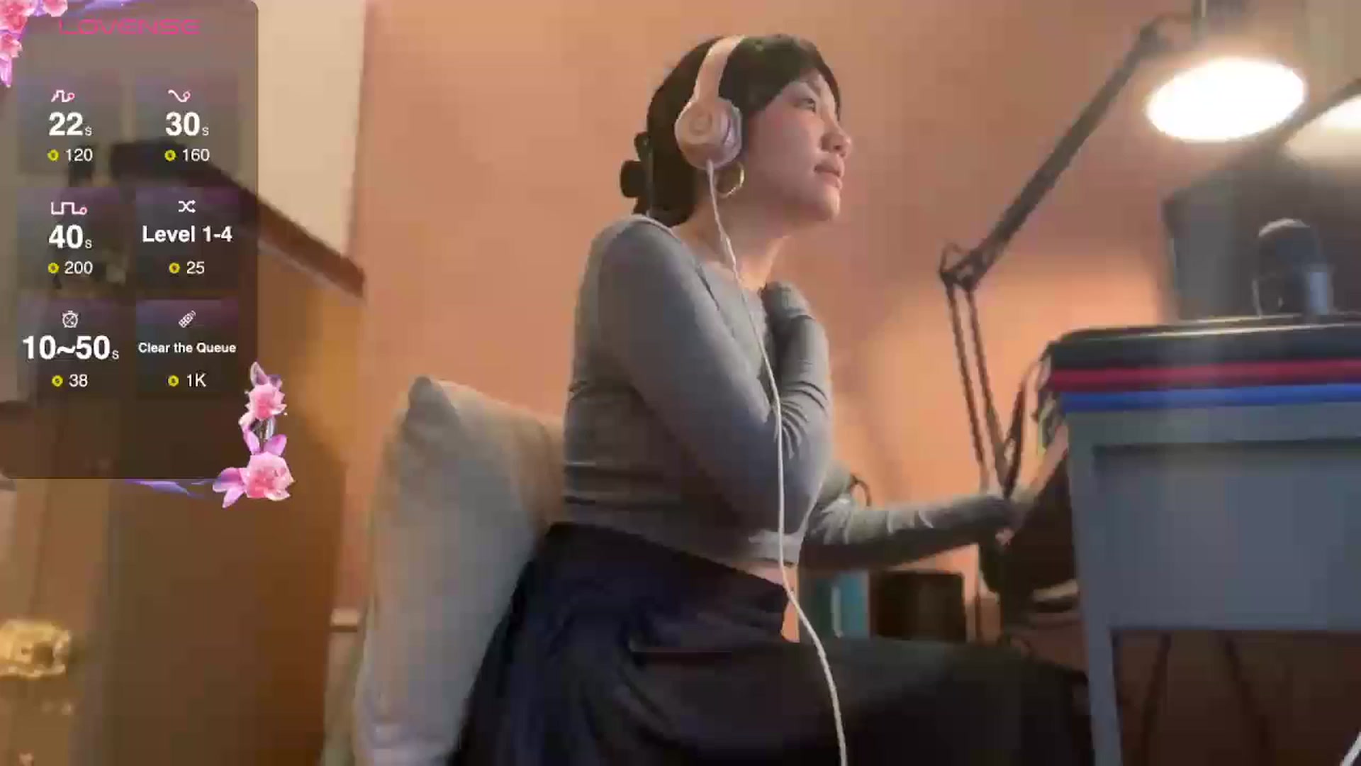 Gallery image thumbnail from luna_tsukiko's myfreecams stream on, 10/25/2024, 16:59 image 5 of 20
