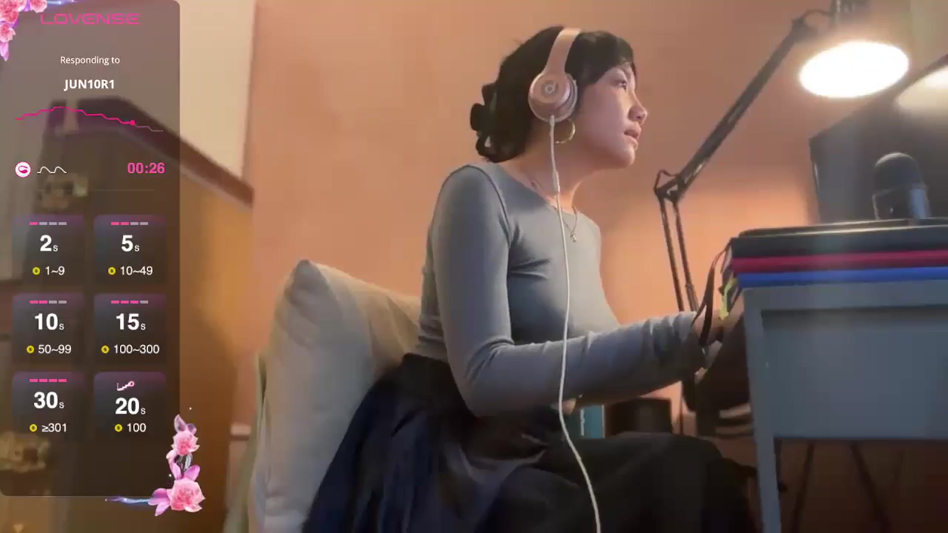 Gallery image thumbnail from luna_tsukiko's myfreecams stream on, 10/25/2024, 16:59 image 13 of 20