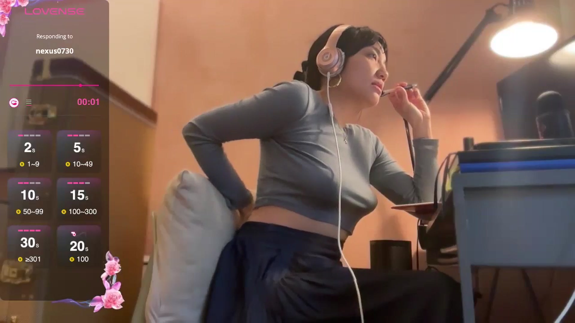 Gallery image thumbnail from luna_tsukiko's myfreecams stream on, 10/25/2024, 18:21 image 6 of 20