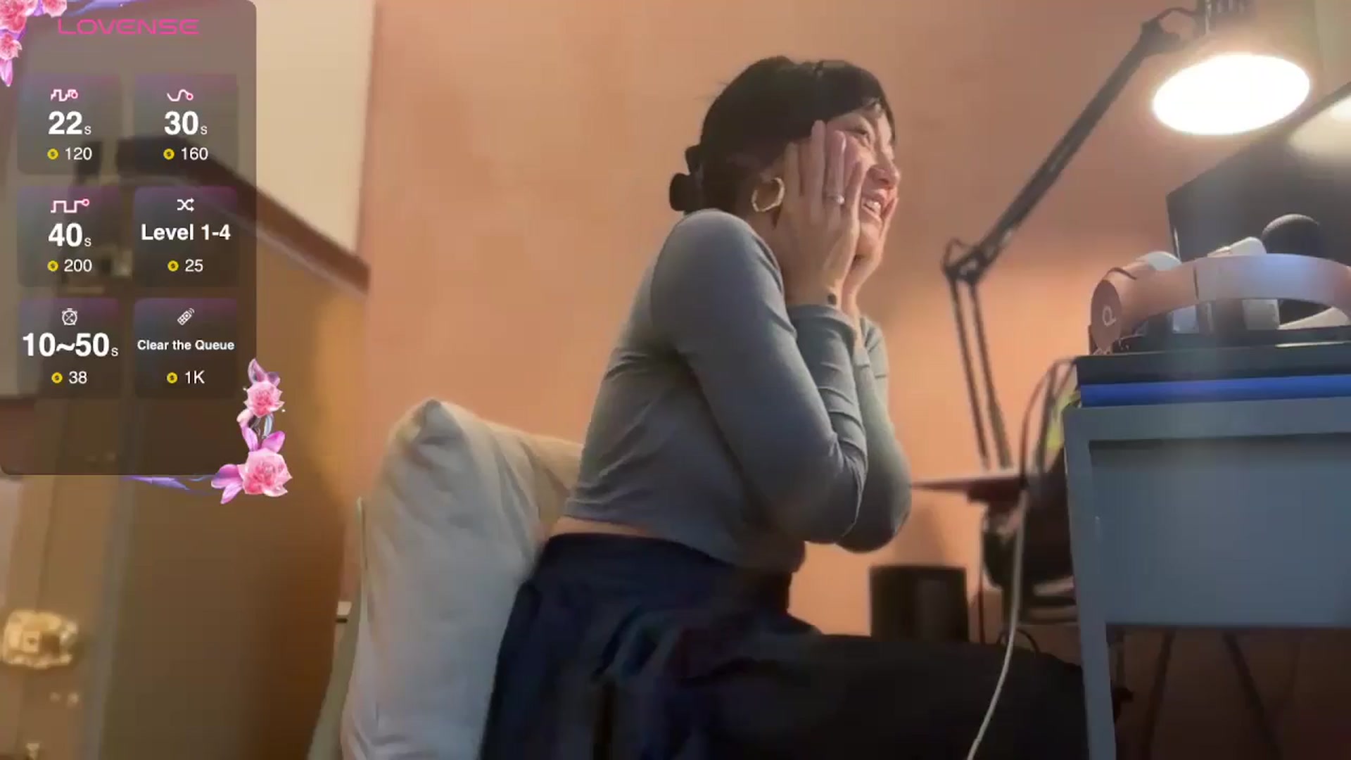 Gallery image thumbnail from luna_tsukiko's myfreecams stream on, 10/25/2024, 18:21 image 9 of 20