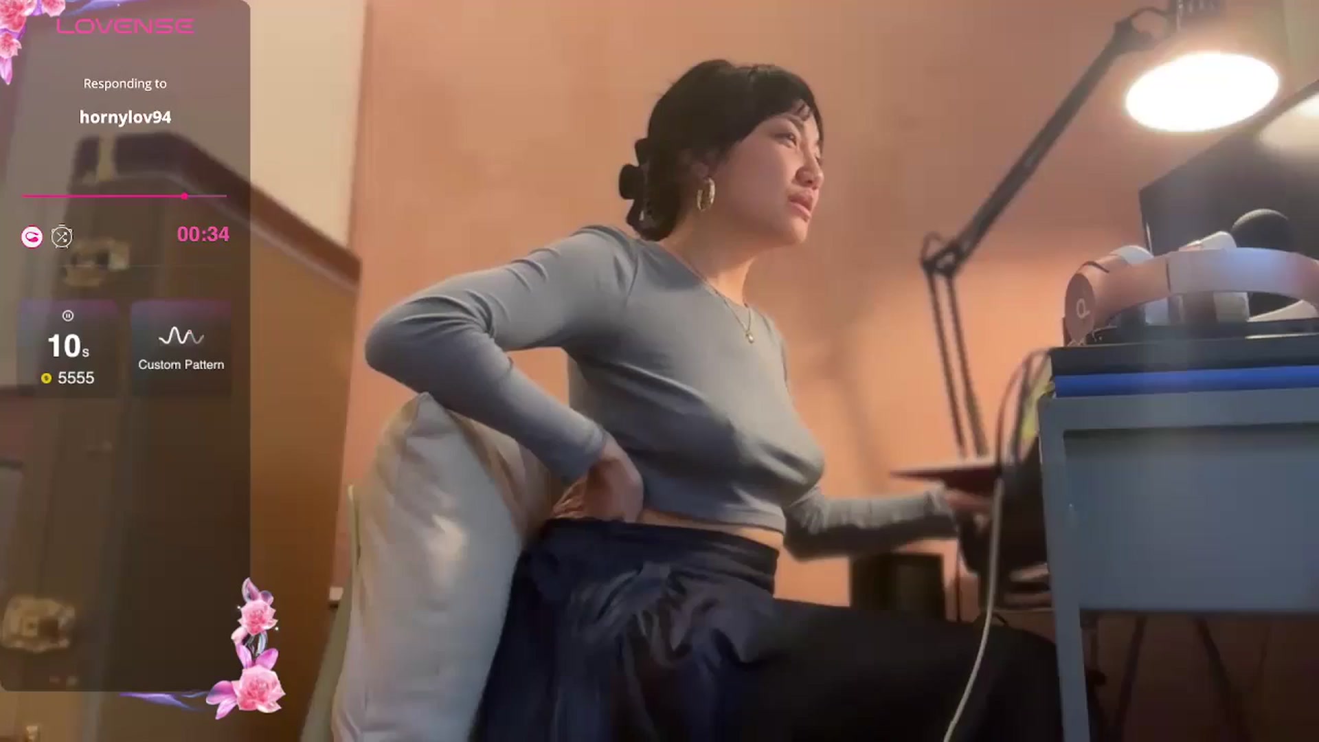 Gallery image thumbnail from luna_tsukiko's myfreecams stream on, 10/25/2024, 18:21 image 11 of 20