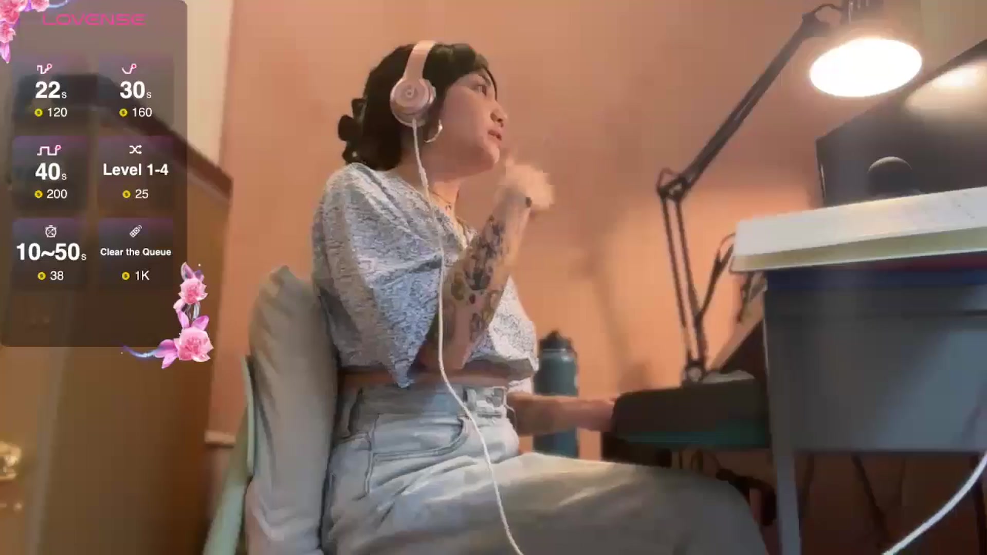 Gallery image thumbnail from luna_tsukiko's myfreecams stream on, 10/26/2024, 15:36 image 9 of 20