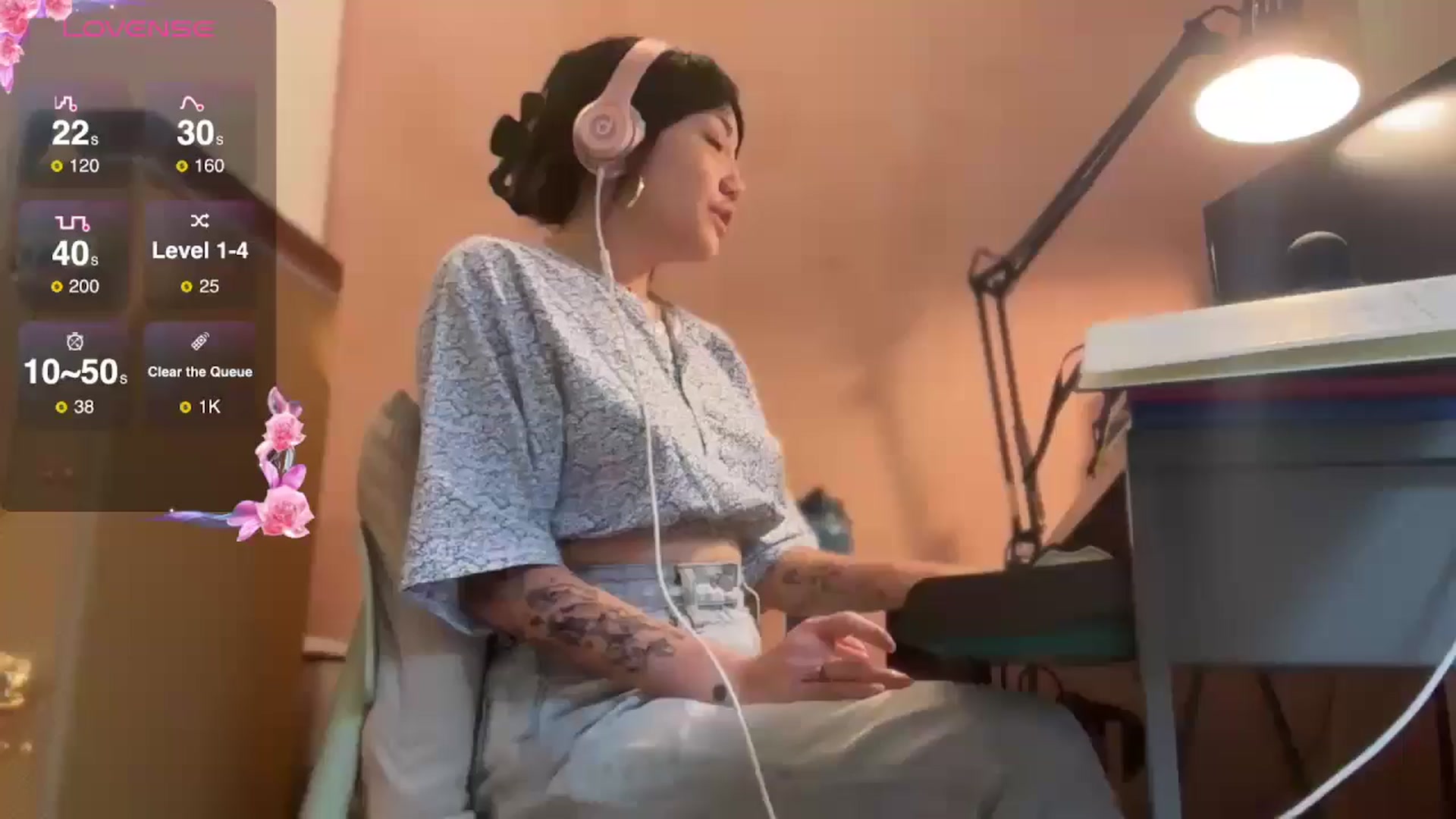 Gallery image thumbnail from luna_tsukiko's myfreecams stream on, 10/26/2024, 15:36 image 8 of 20