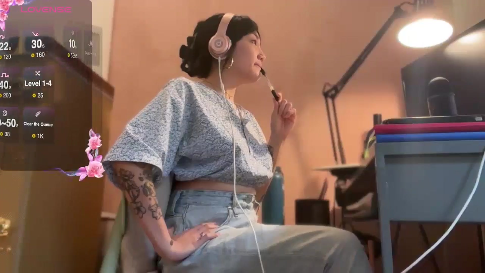 Gallery image thumbnail from luna_tsukiko's myfreecams stream on, 10/26/2024, 15:36 image 4 of 20