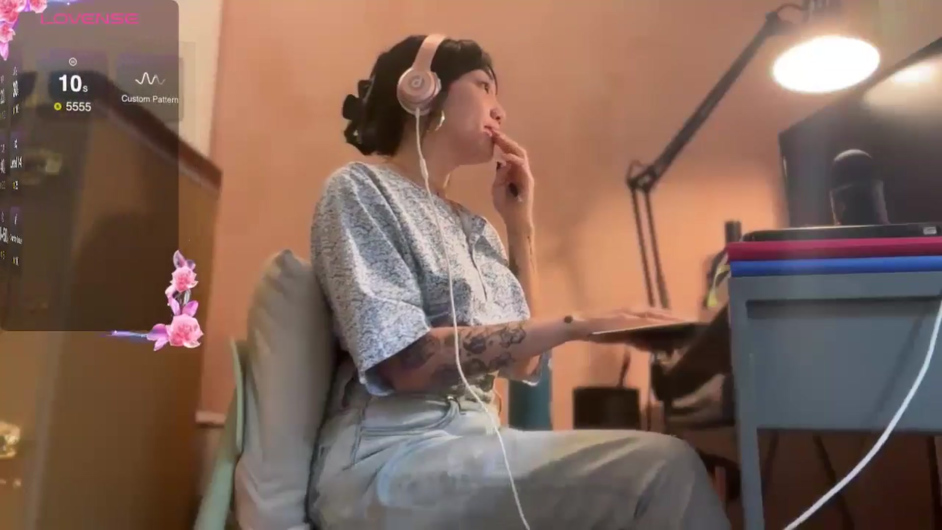 Gallery image thumbnail from luna_tsukiko's myfreecams stream on, 10/26/2024, 15:36 image 2 of 20