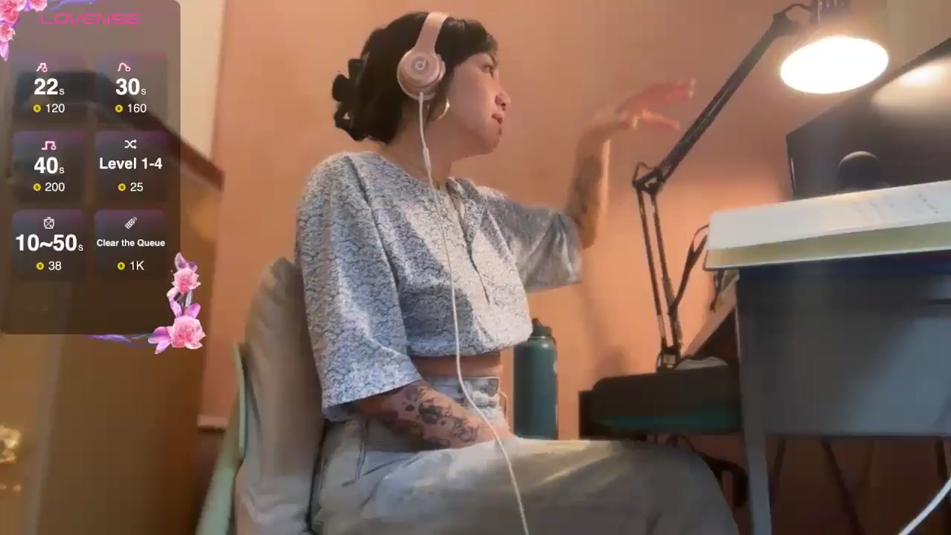 Gallery image thumbnail from luna_tsukiko's myfreecams stream on, 10/26/2024, 15:36 image 12 of 20