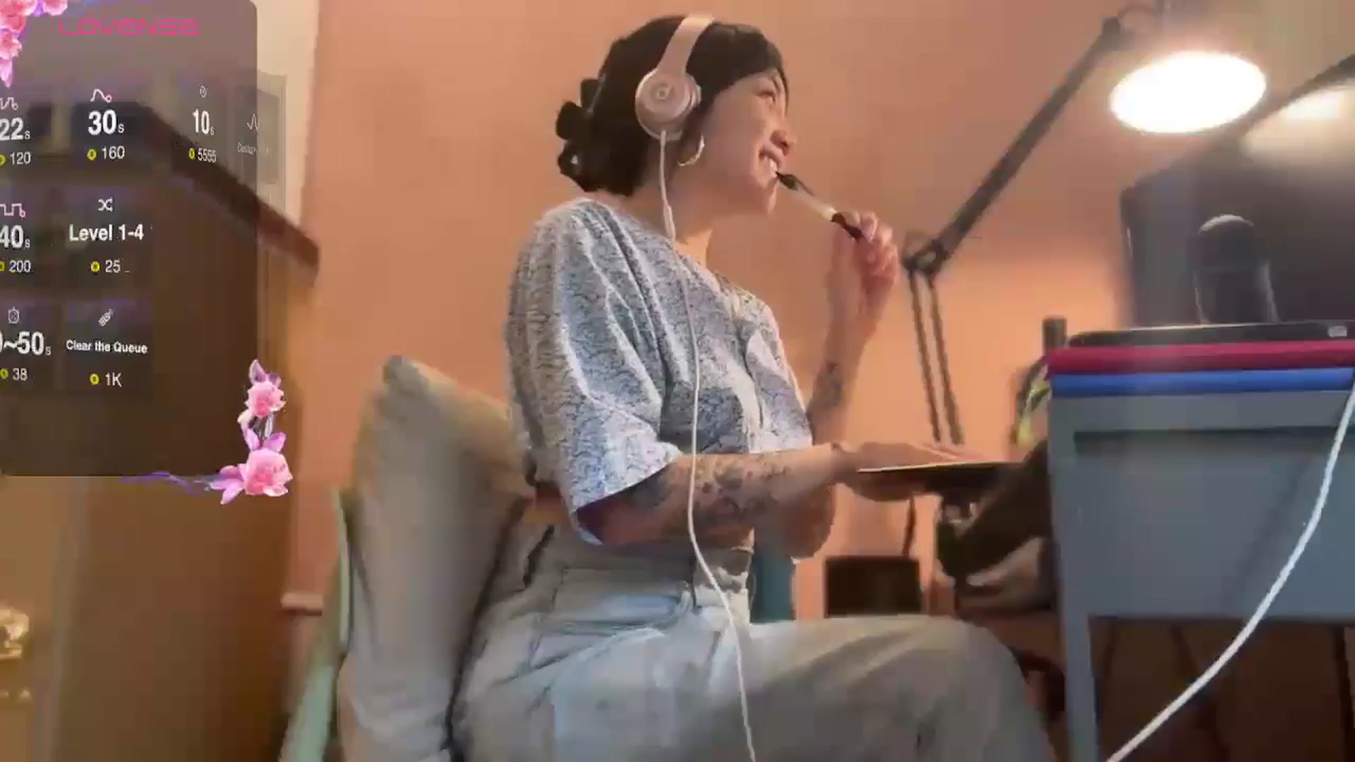 Gallery image thumbnail from luna_tsukiko's myfreecams stream on, 10/26/2024, 15:36 image 1 of 20