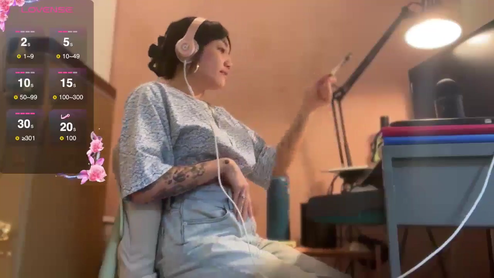 Gallery image thumbnail from luna_tsukiko's myfreecams stream on, 10/26/2024, 15:36 image 15 of 20